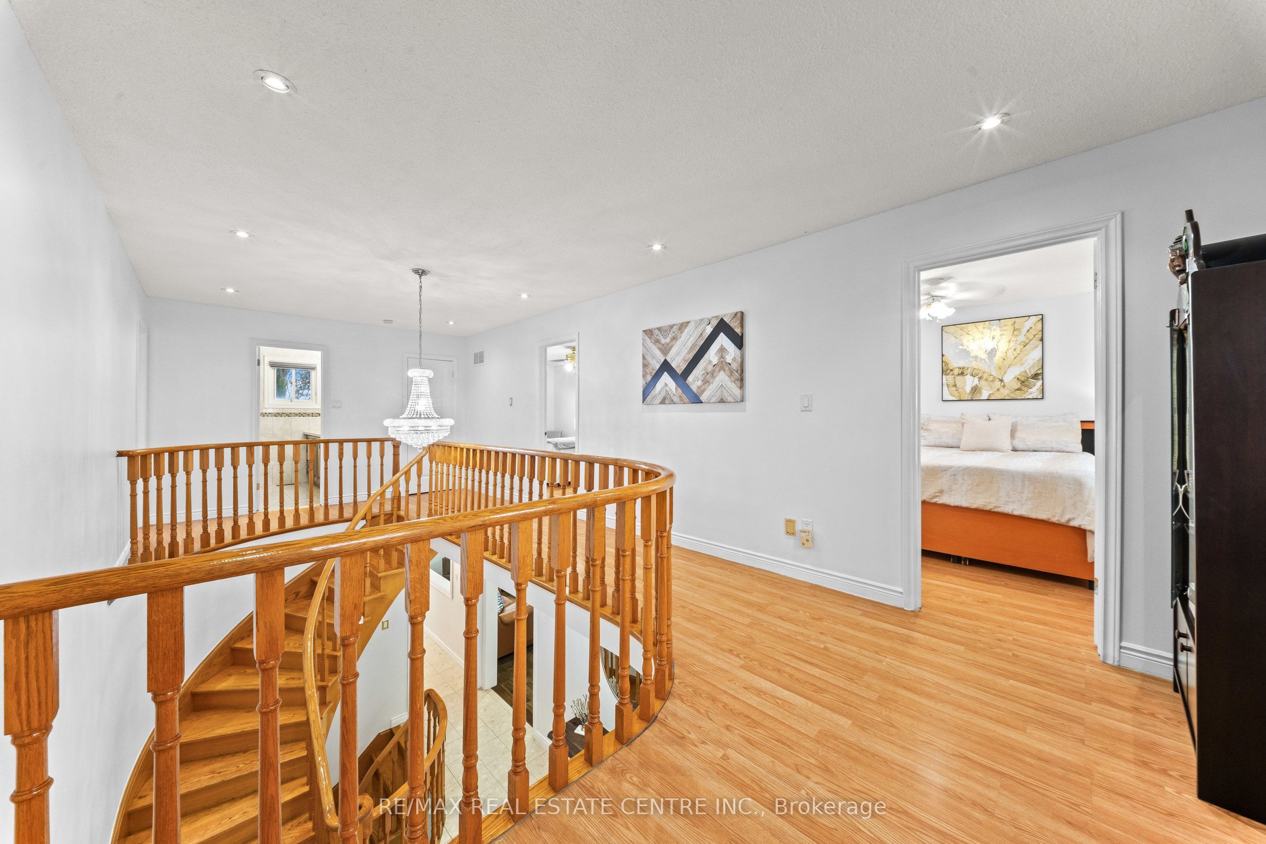 2 Hollyburn Court Property Photo 22