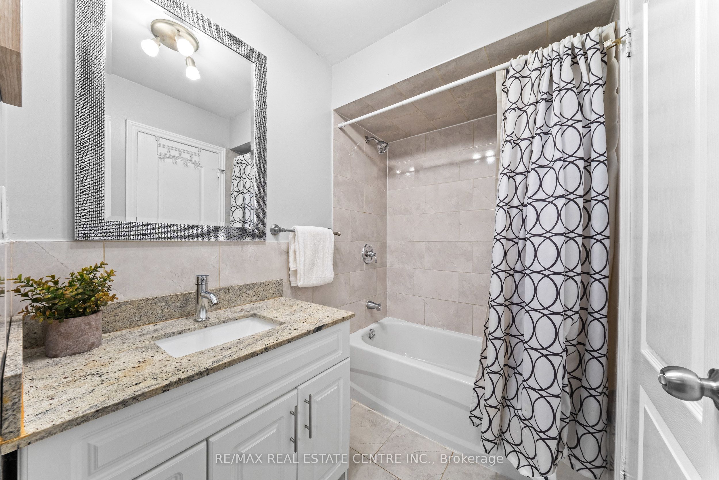 2 Hollyburn Court Property Photo 25