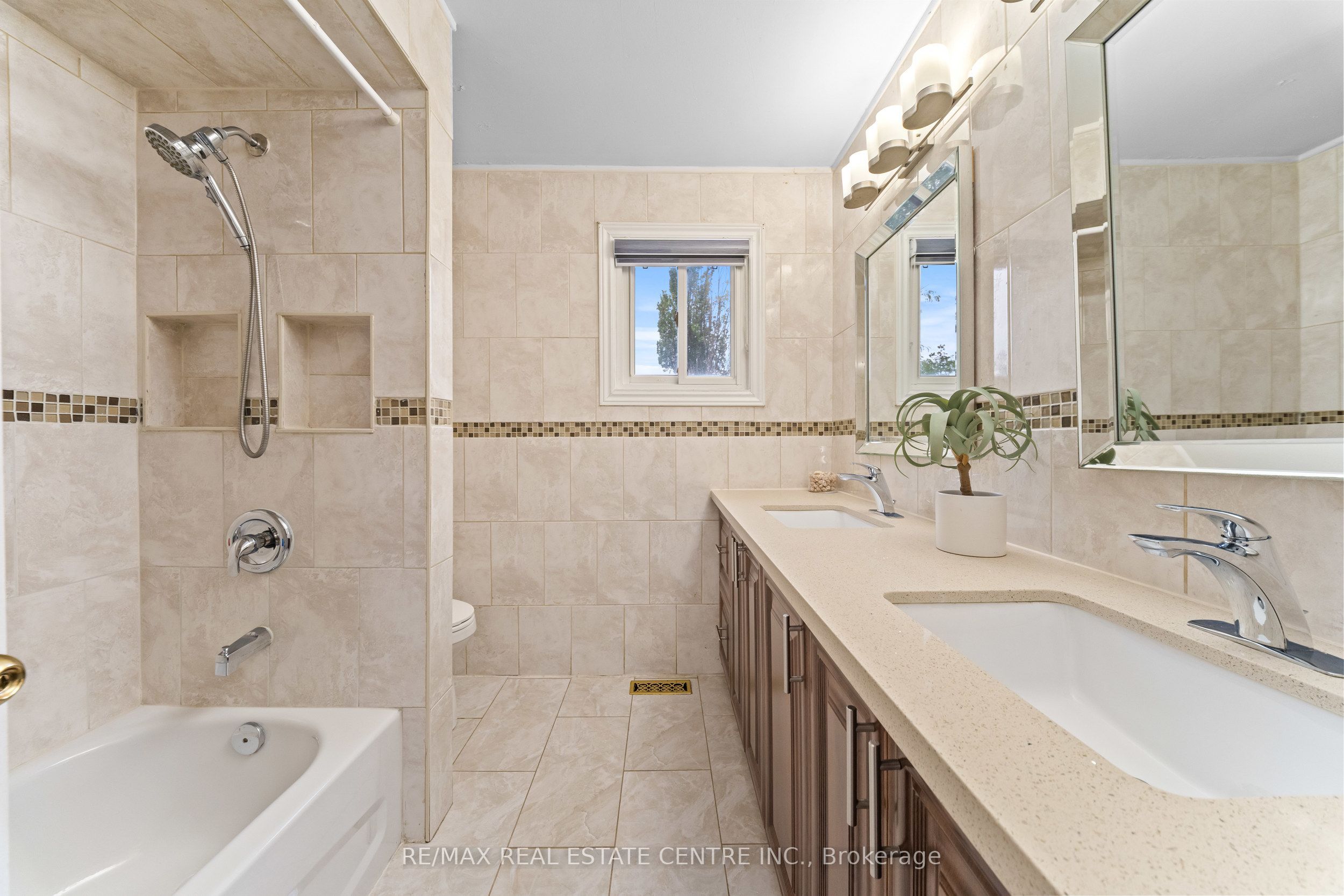 2 Hollyburn Court Property Photo 31