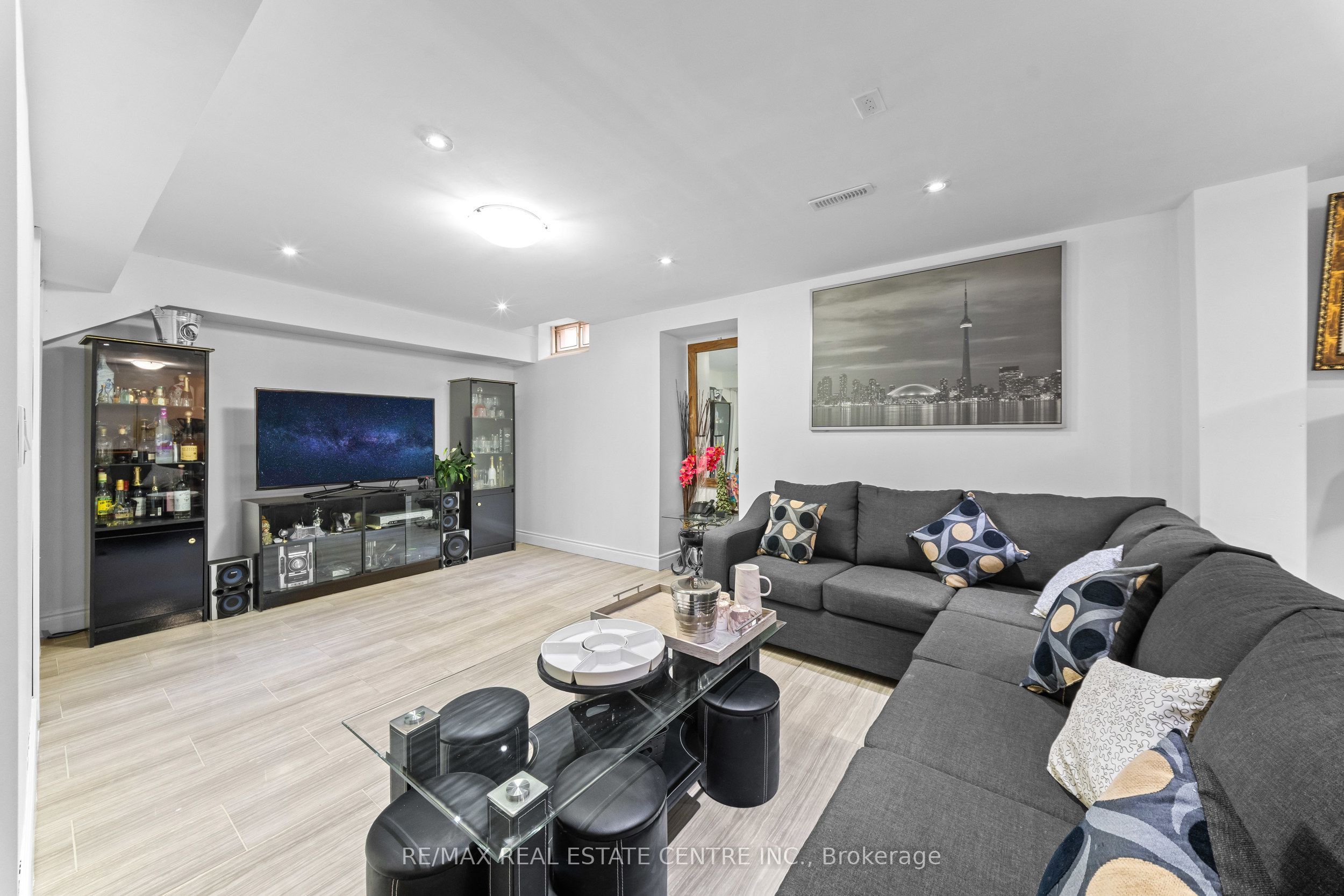 2 Hollyburn Court Property Photo 33