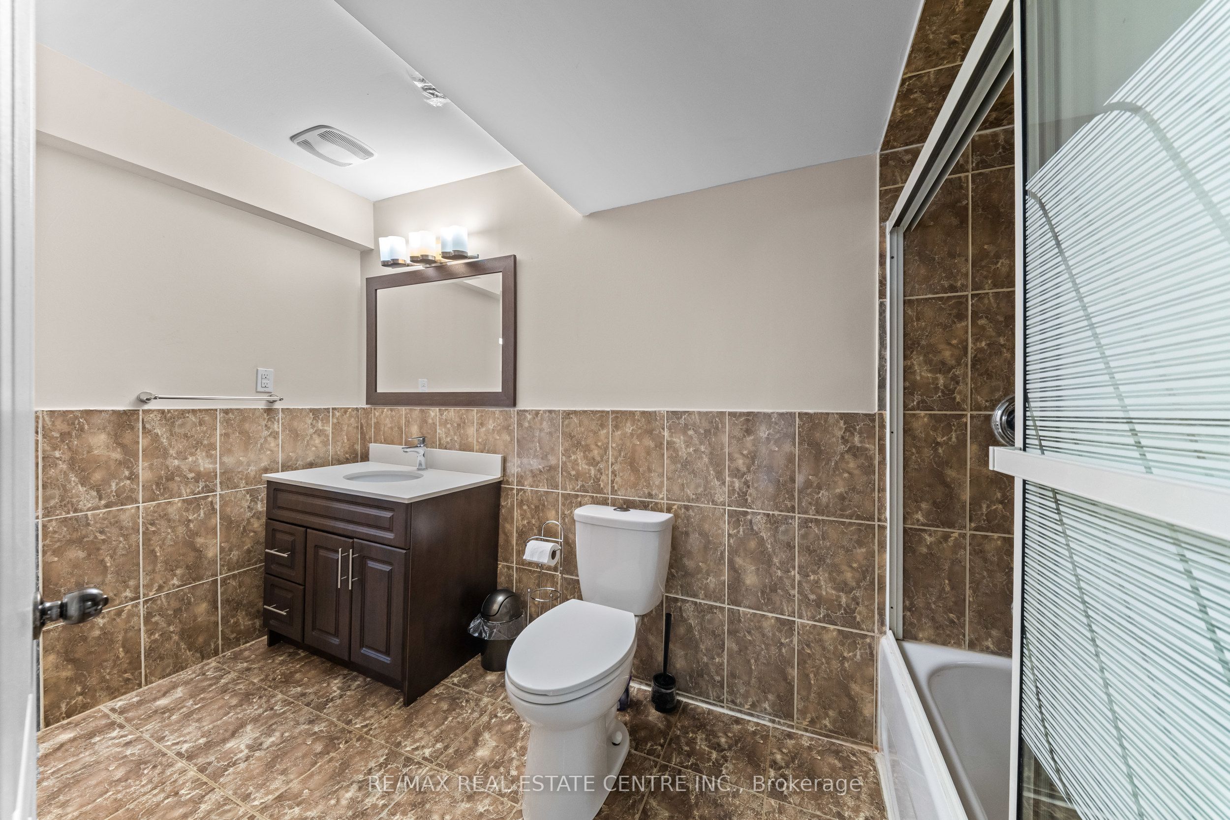 2 Hollyburn Court Property Photo 34