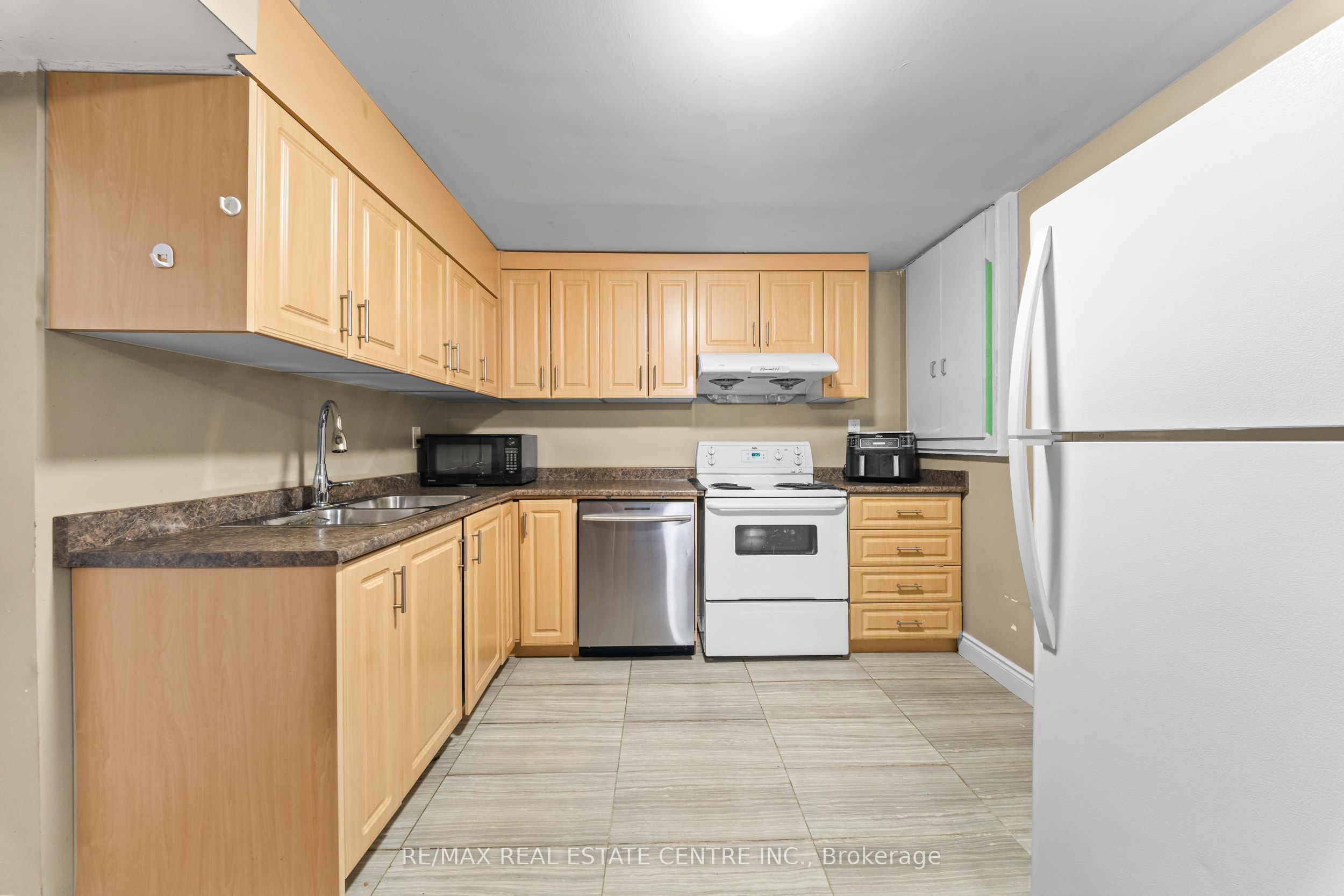 2 Hollyburn Court Property Photo 35