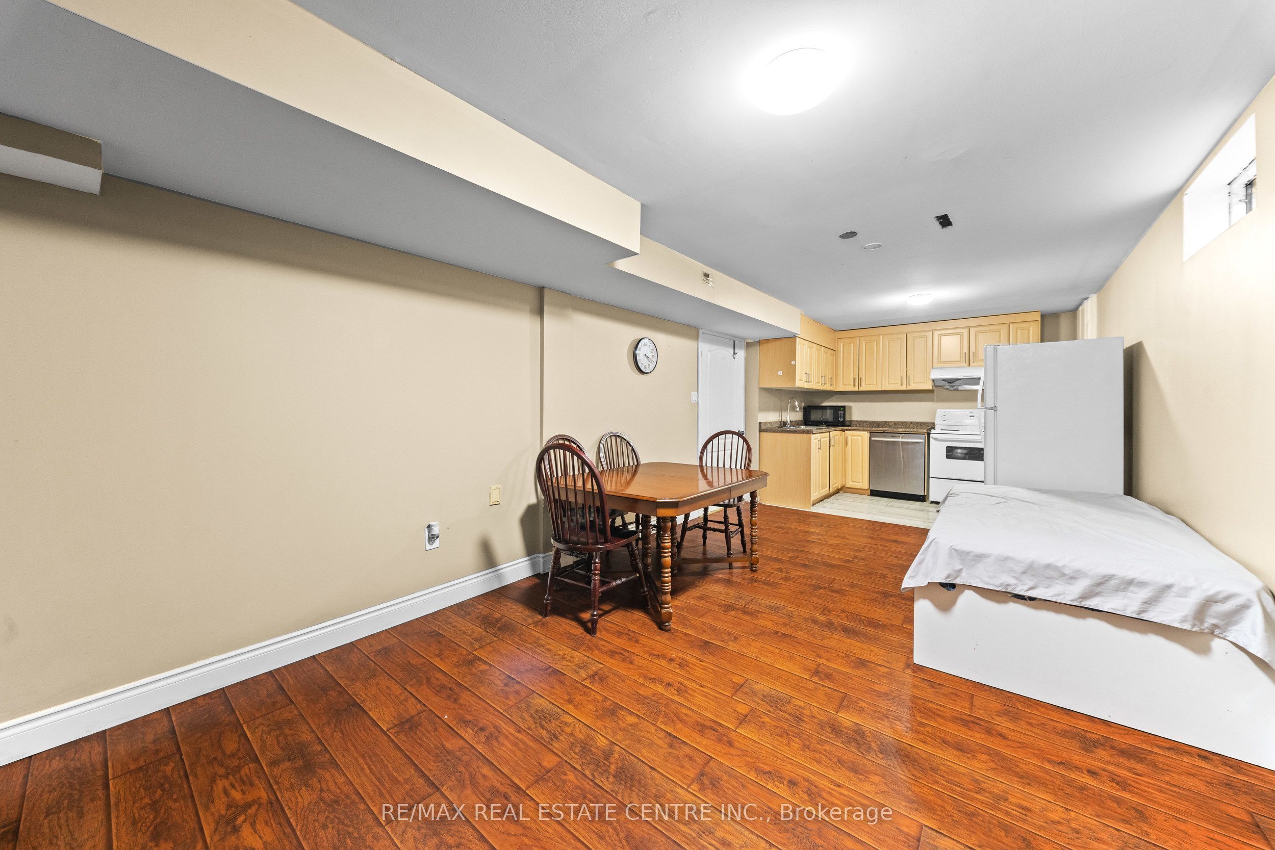 2 Hollyburn Court Property Photo 36