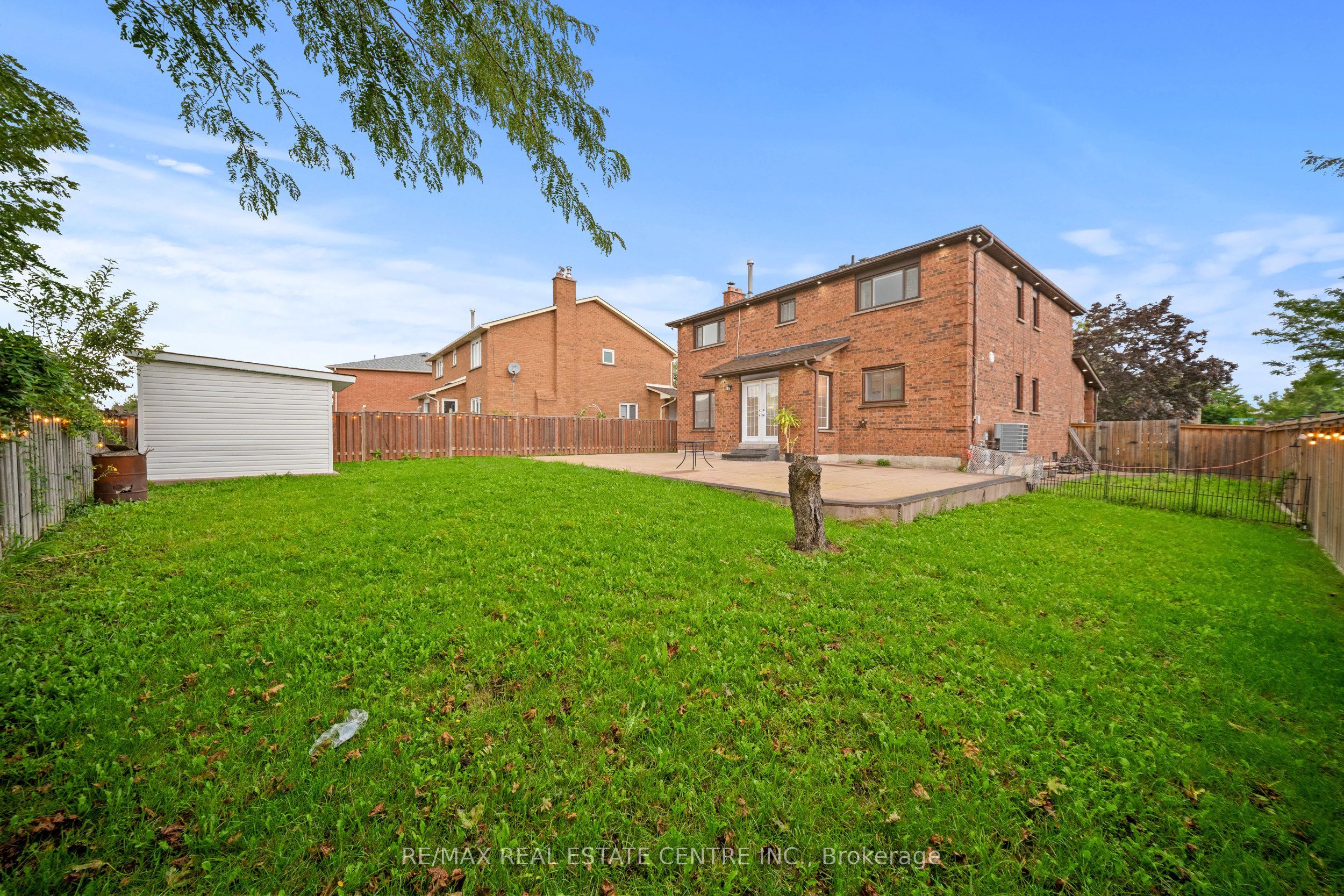 2 Hollyburn Court Property Photo 38
