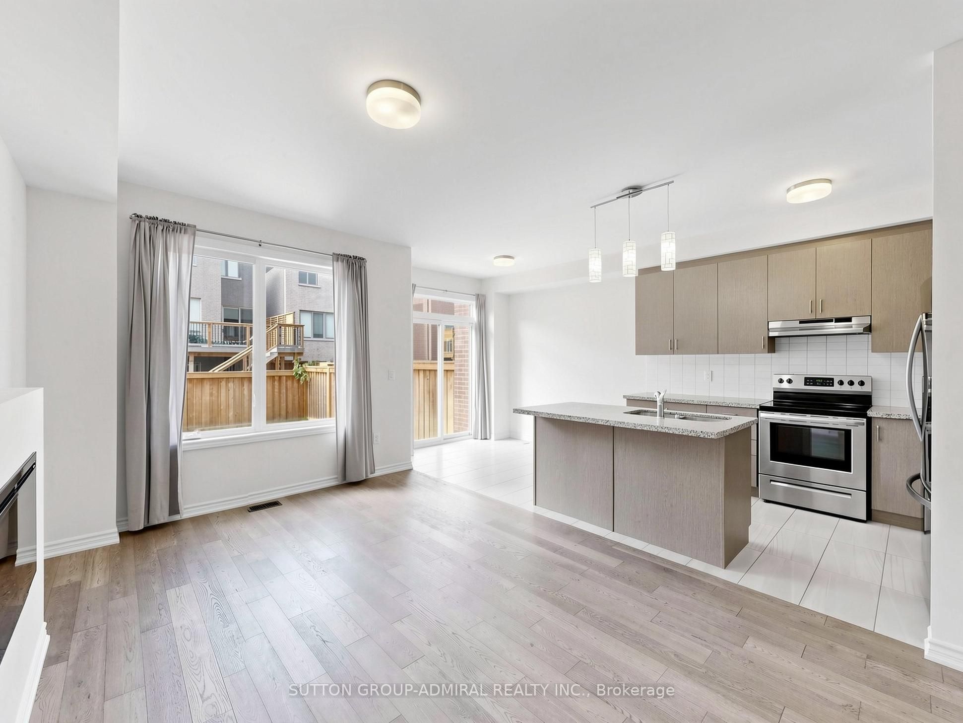 1475 Blackmore Street Property Photo 4