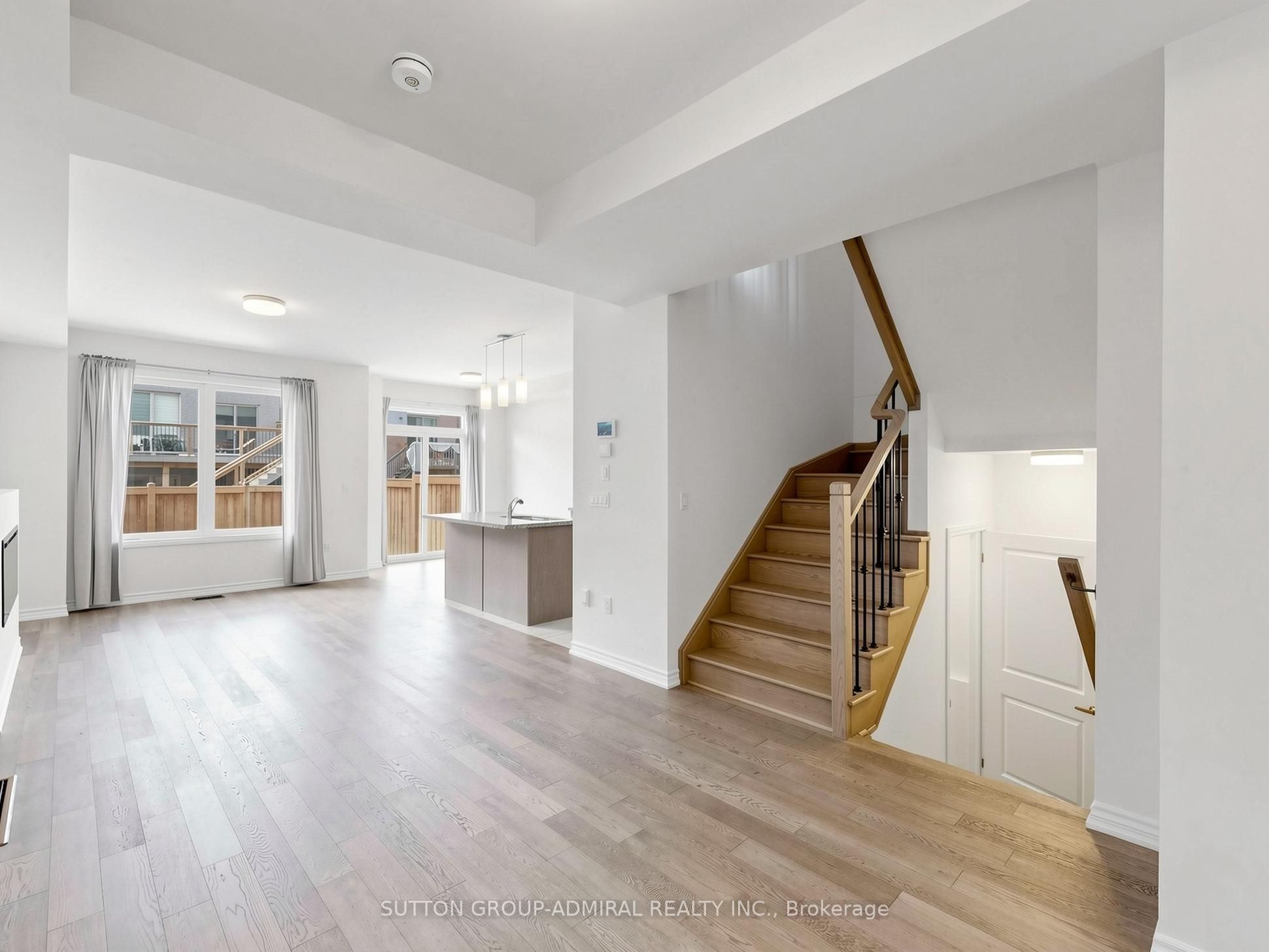1475 Blackmore Street Property Photo 8