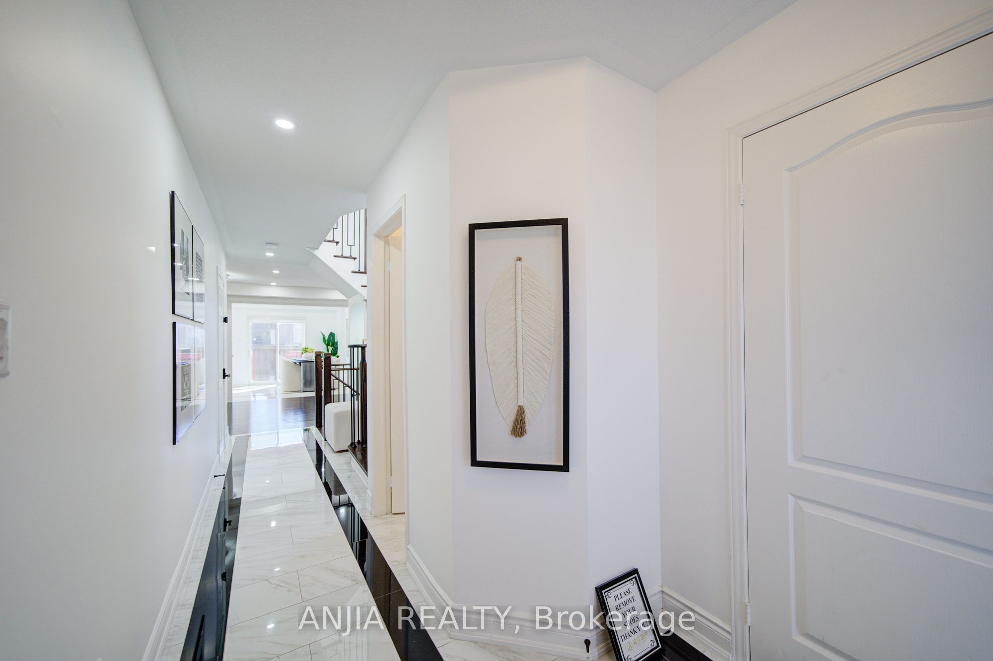 28 Grandwood Avenue Property Photo 2