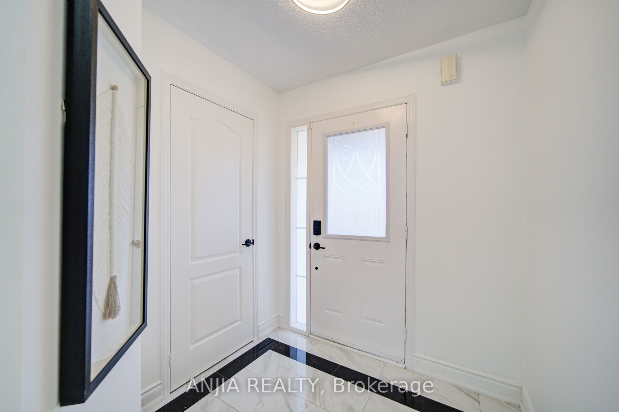 28 Grandwood Avenue Property Photo 3
