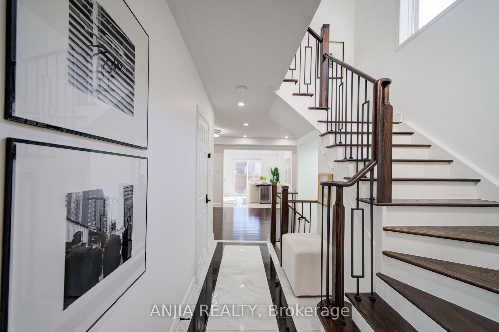 28 Grandwood Avenue Property Photo 4