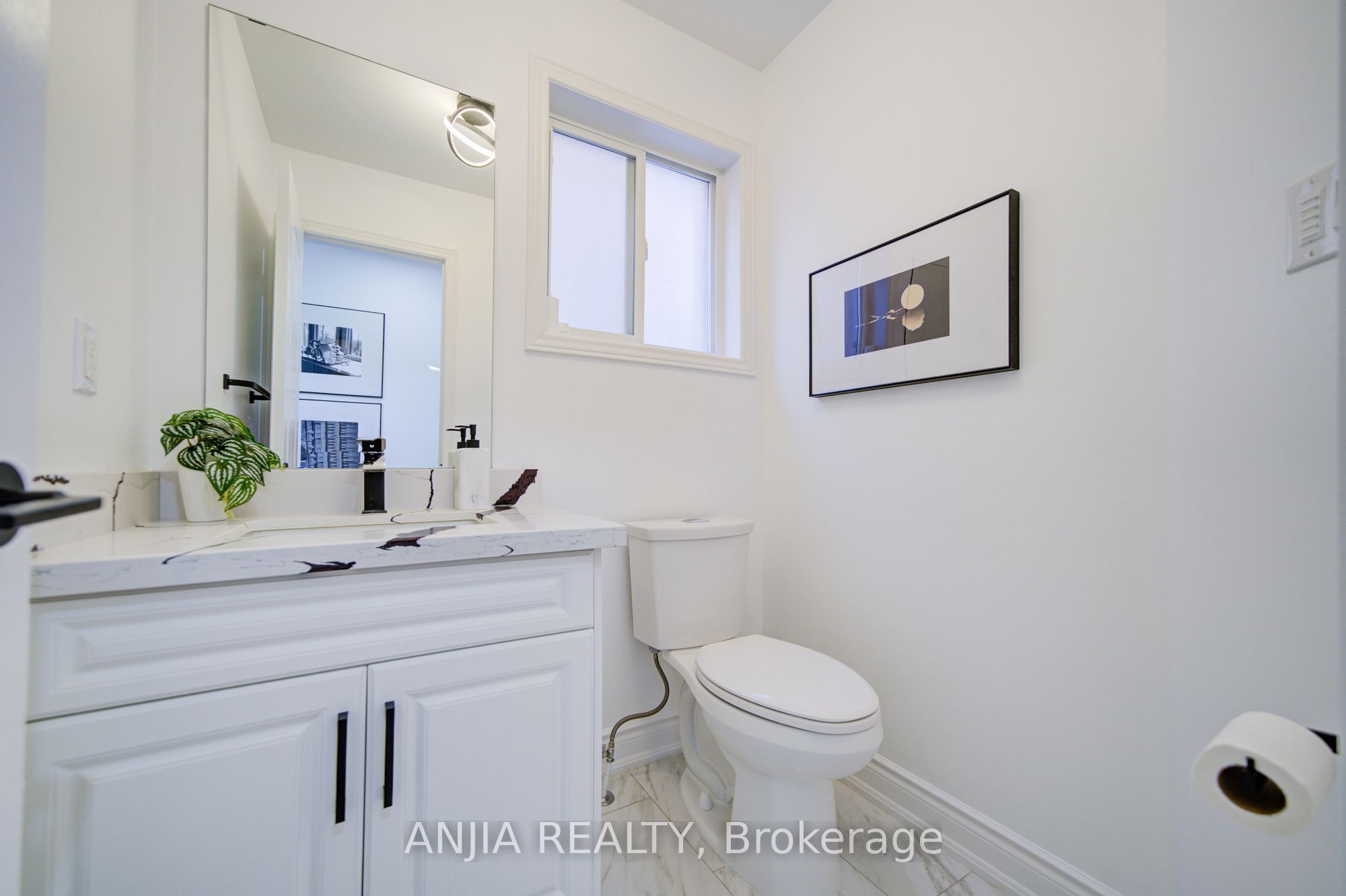 28 Grandwood Avenue Property Photo 6