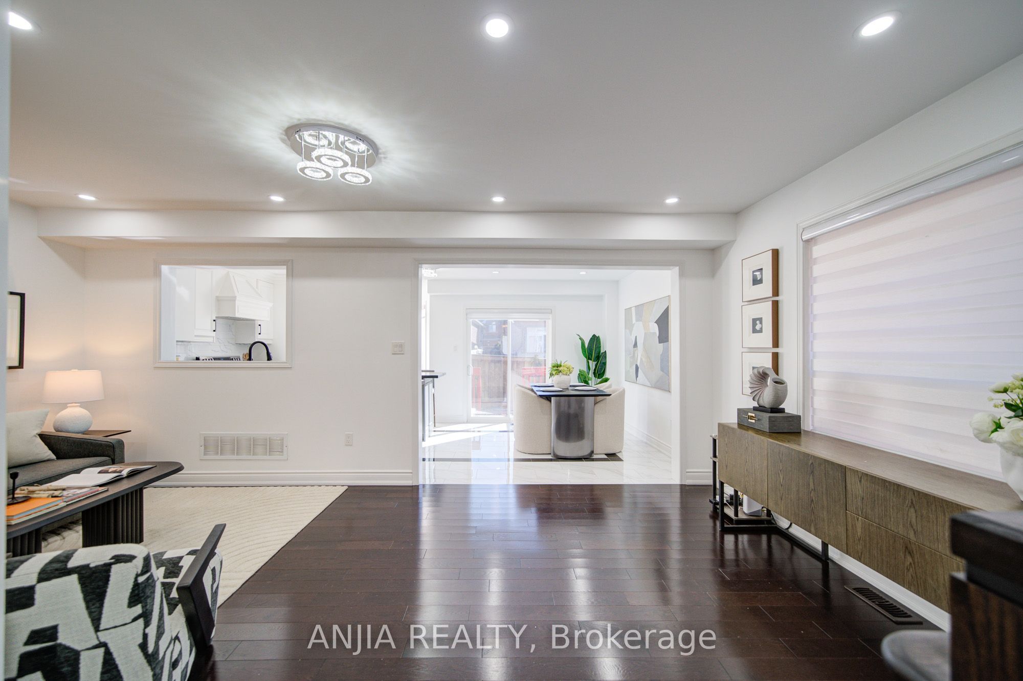28 Grandwood Avenue Property Photo 7