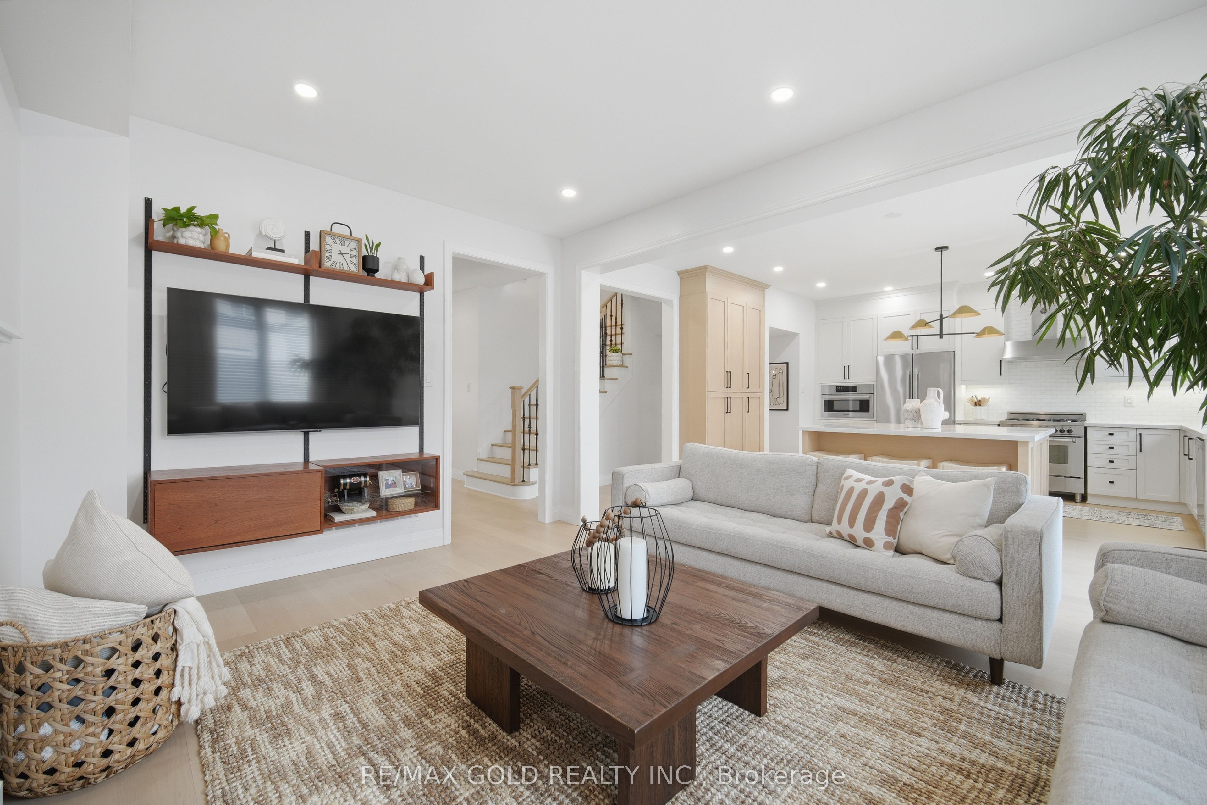 24 Gunning Crescent E Property Photo 15