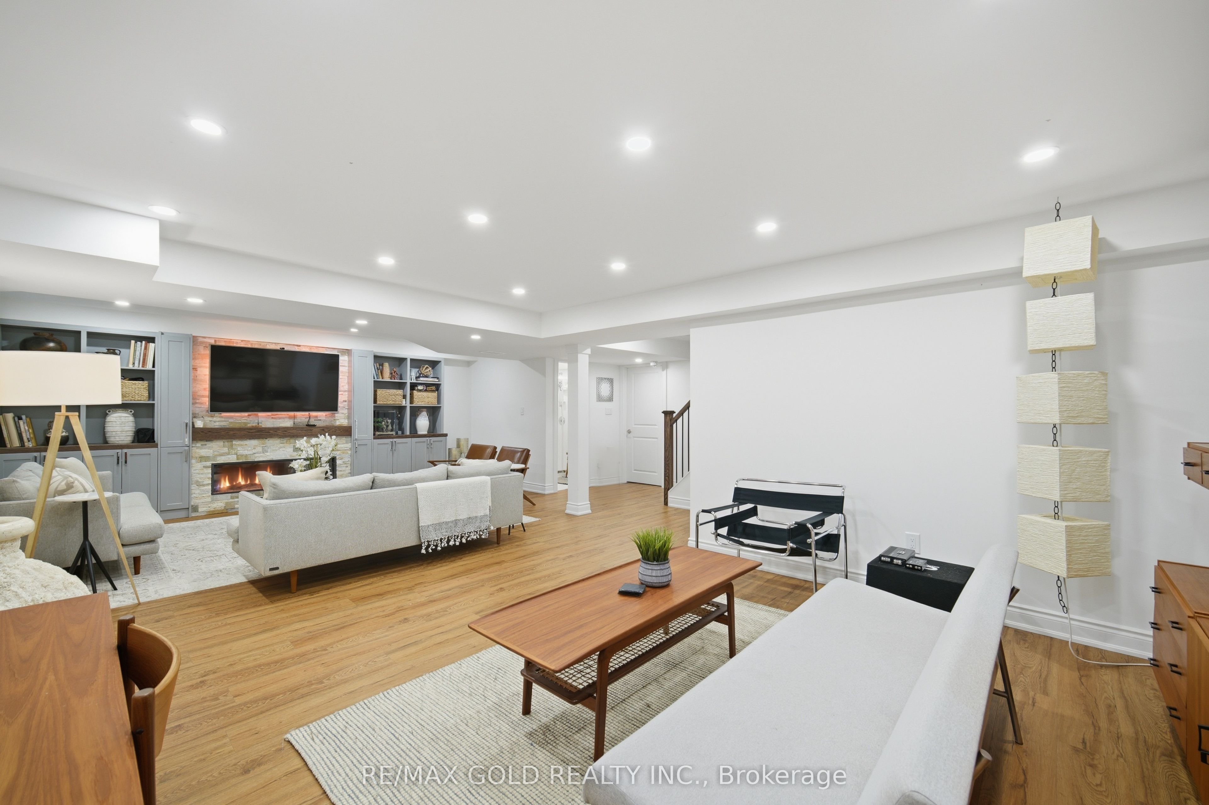 24 Gunning Crescent E Property Photo 45