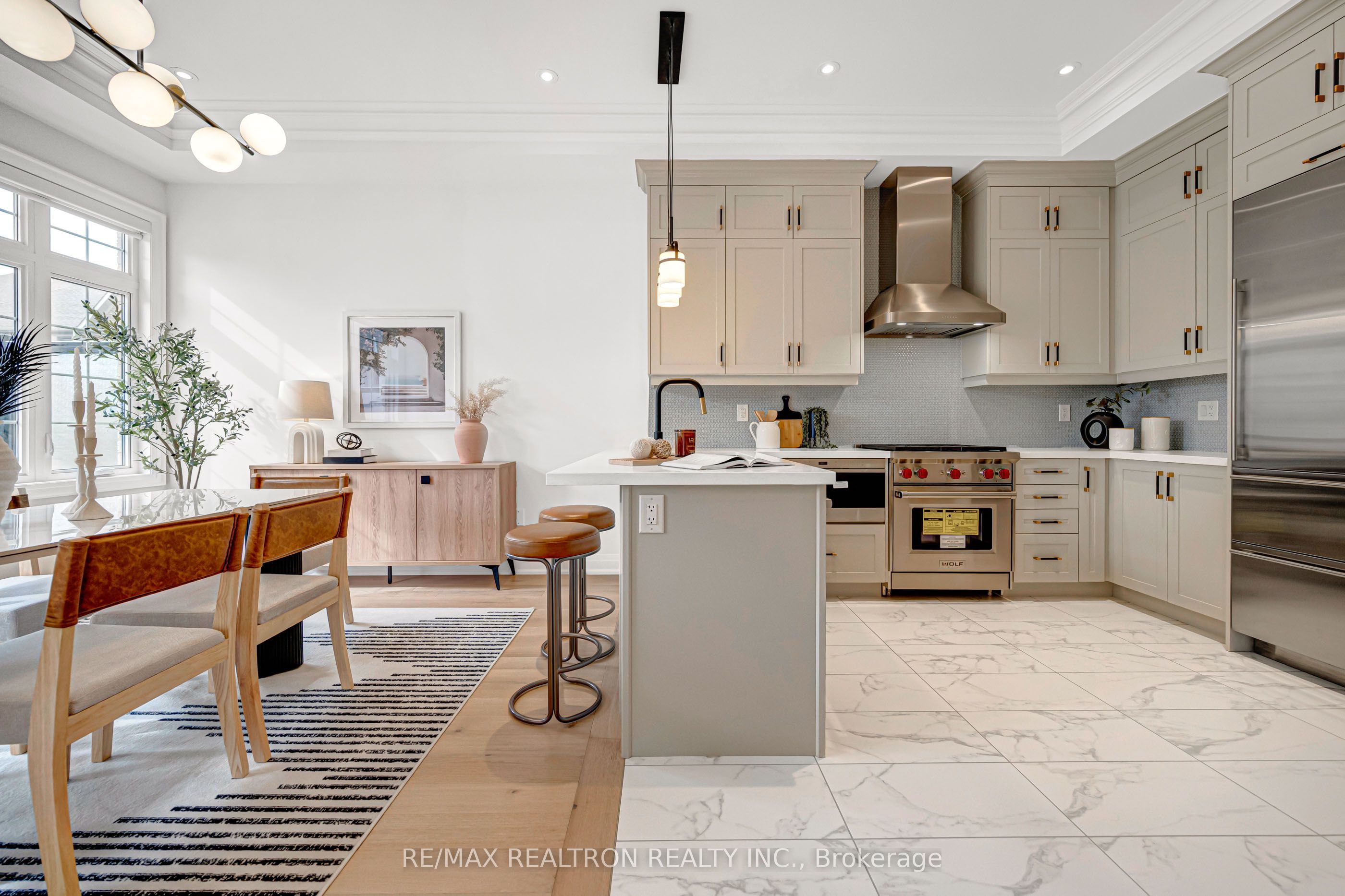 4249 Major Mackenzie Drive E Property Photo 2