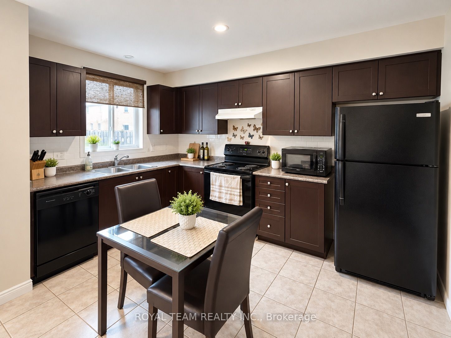 1786 Swan Street Property Photo 5