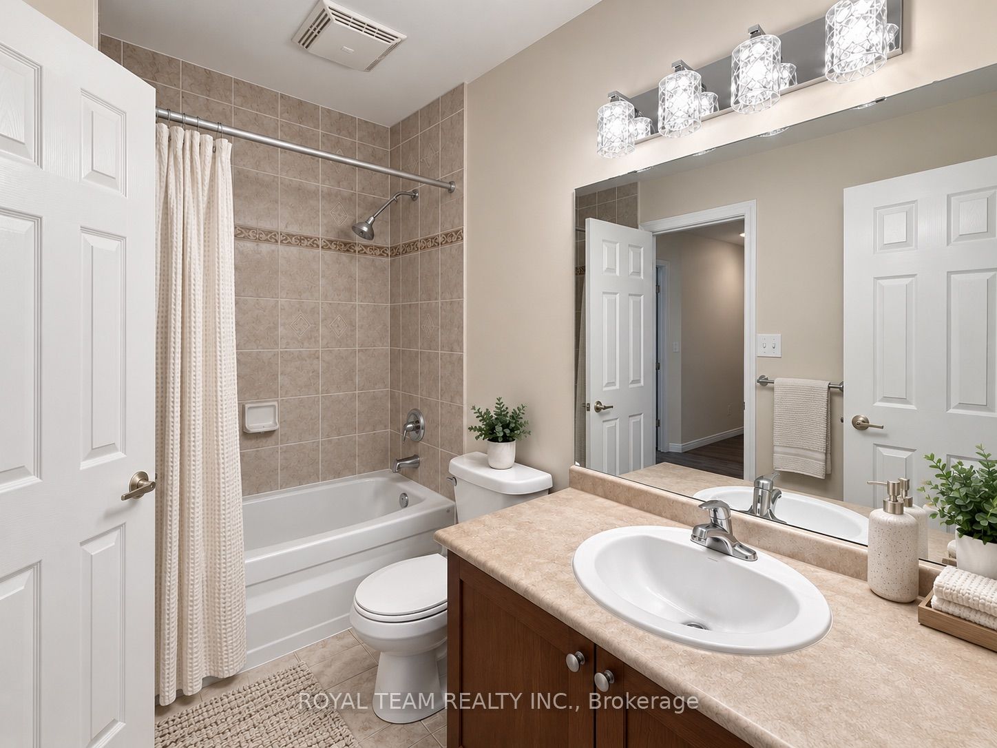 1786 Swan Street Property Photo 9