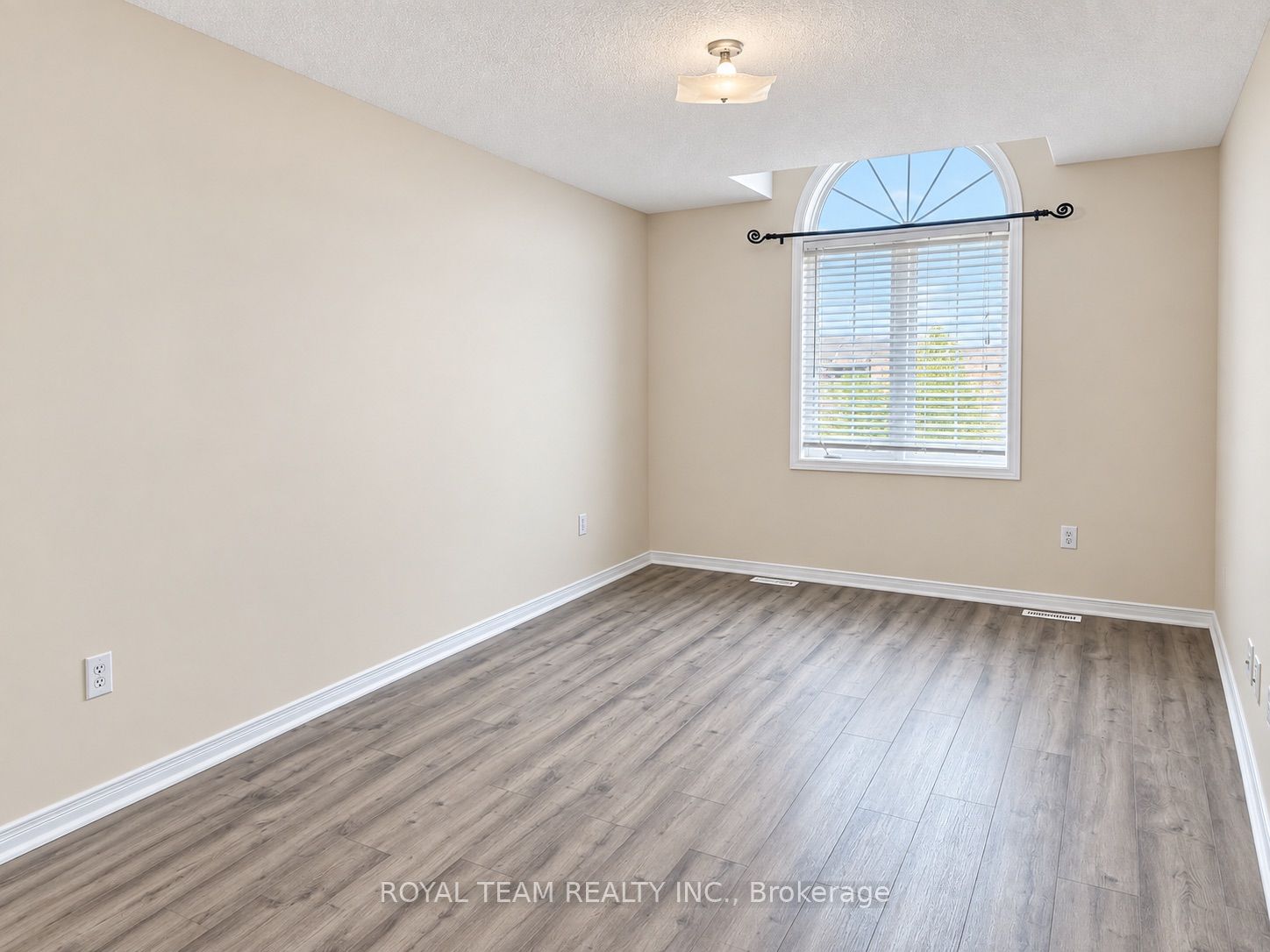 1786 Swan Street Property Photo 11