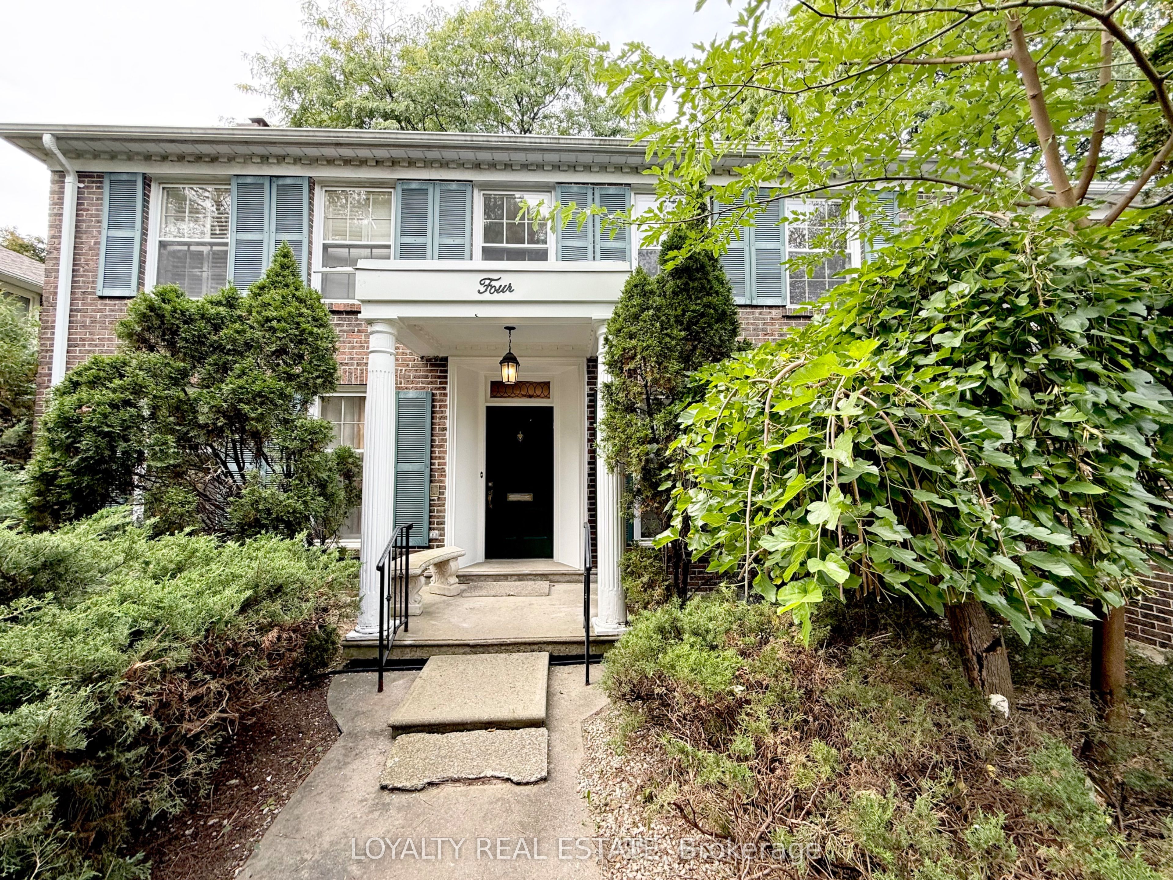 4 Canadiana Drive Property Photo 2