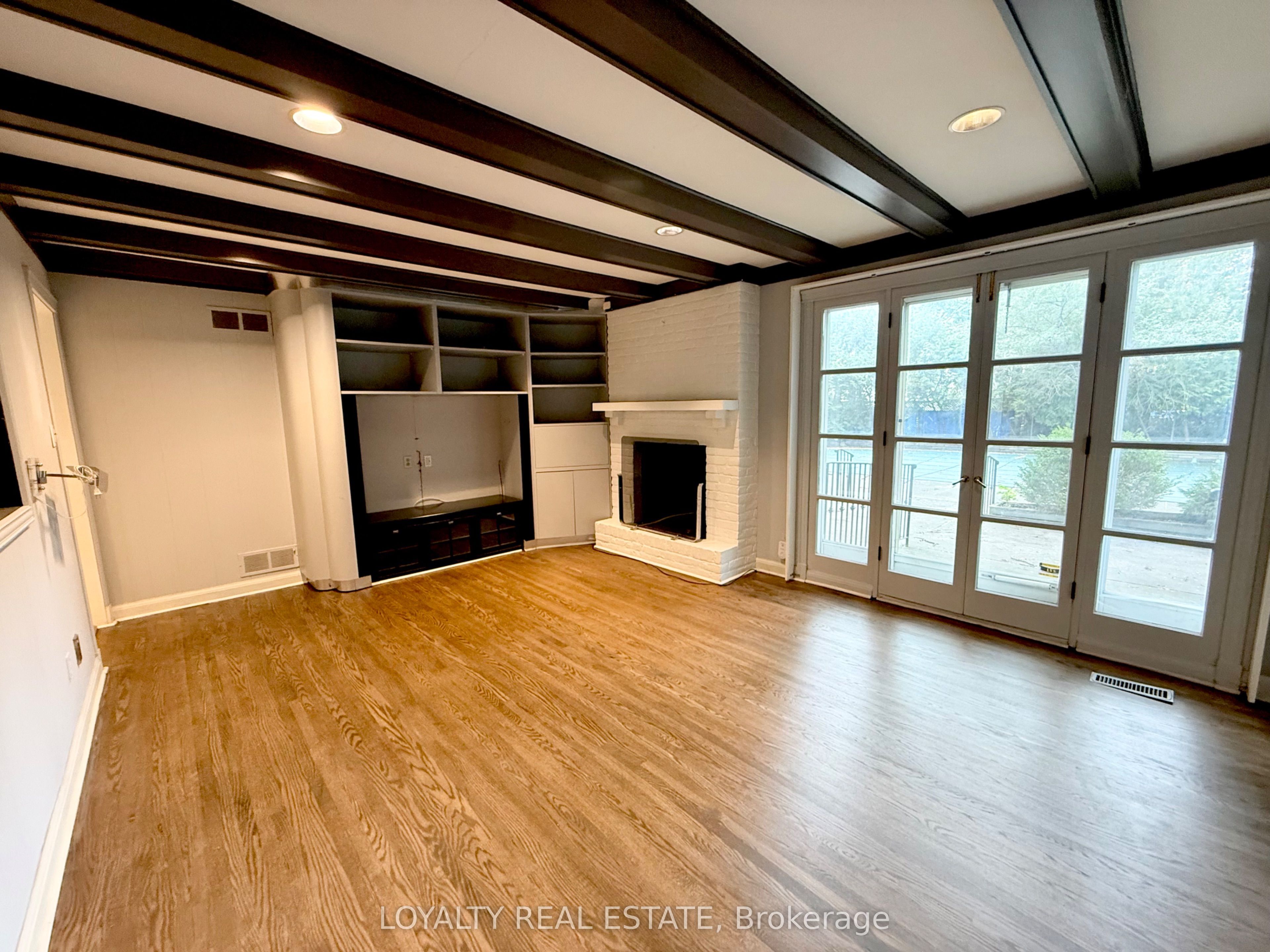 4 Canadiana Drive Property Photo 11