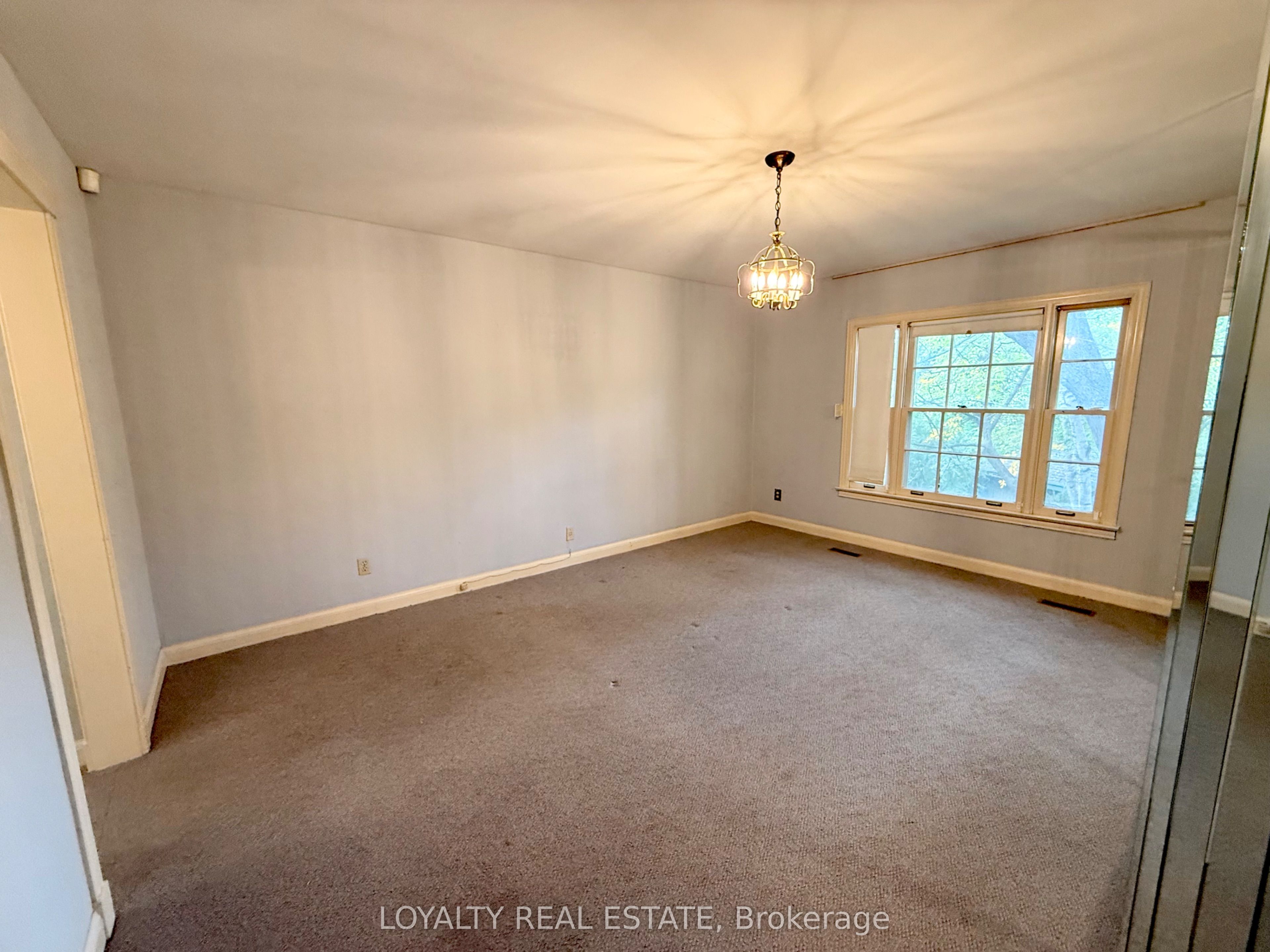4 Canadiana Drive Property Photo 15