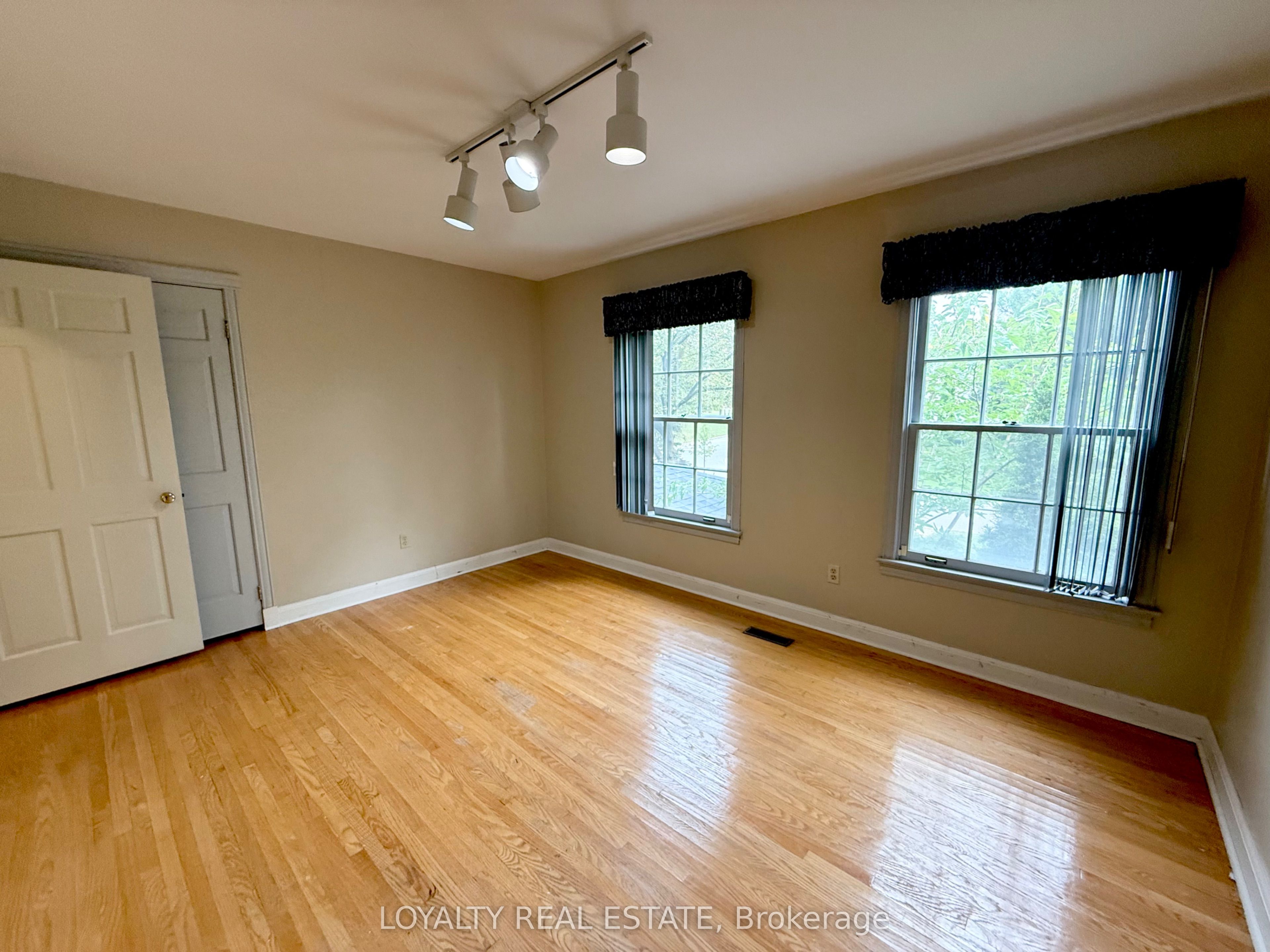 4 Canadiana Drive Property Photo 22