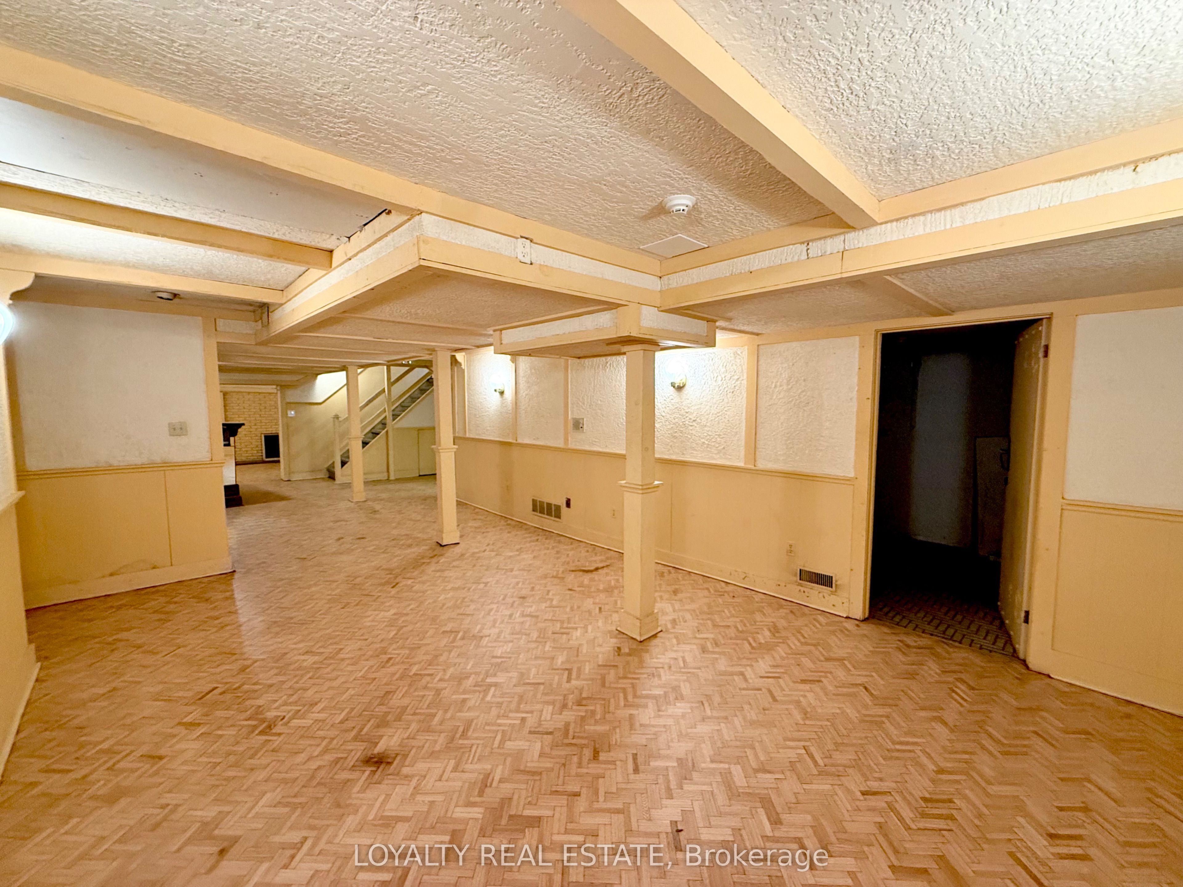 4 Canadiana Drive Property Photo 32