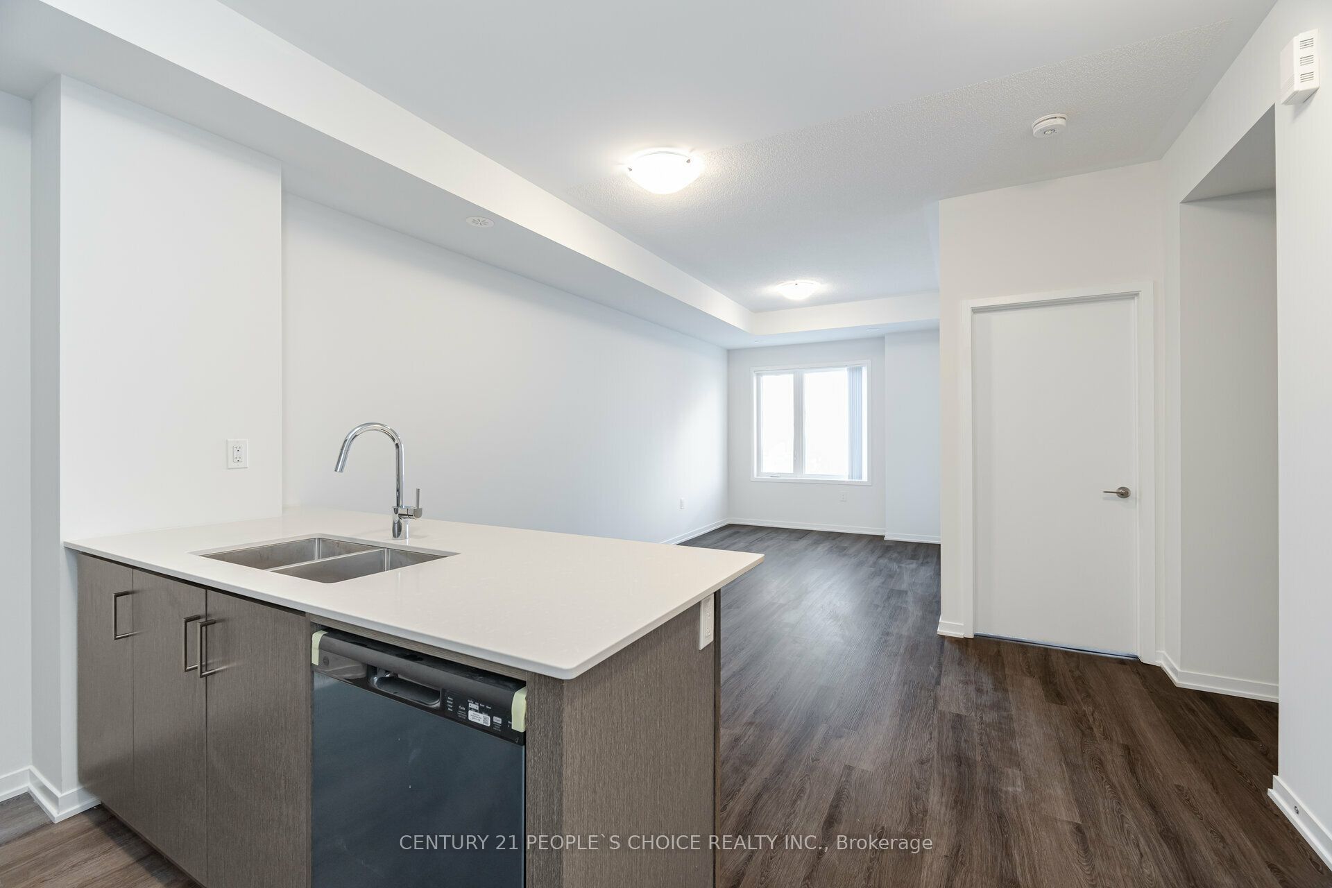 150 Honeycrisp Crescent N Th263 Property Photo 10