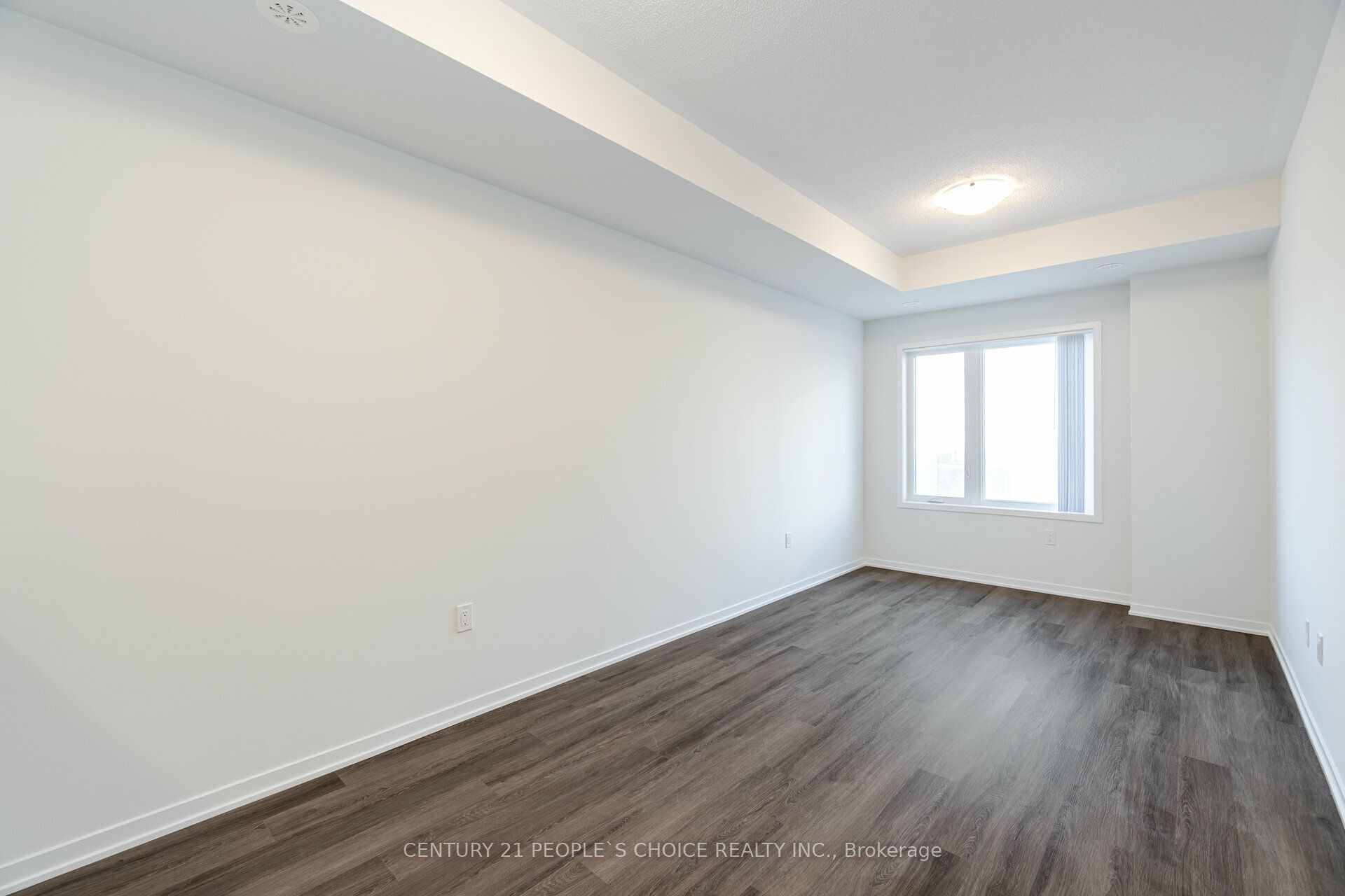 150 Honeycrisp Crescent N Th263 Property Photo 12