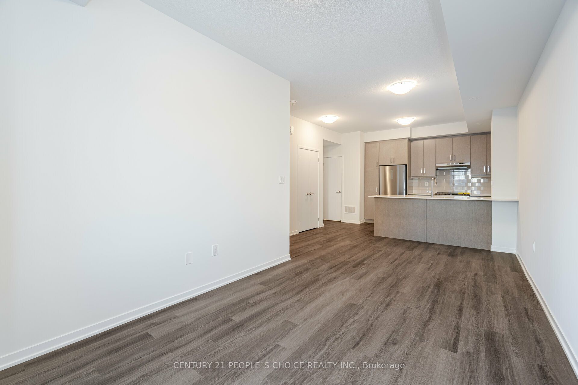 150 Honeycrisp Crescent N Th263 Property Photo 14
