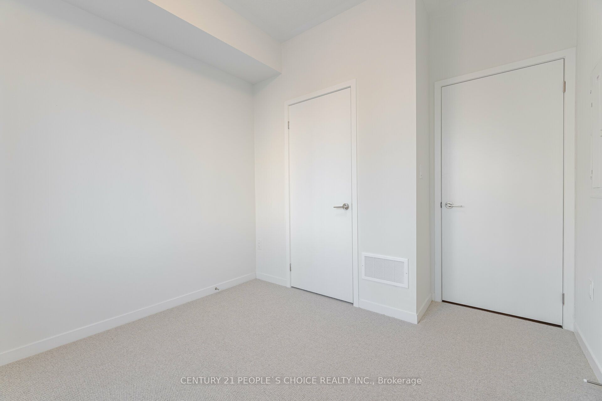 150 Honeycrisp Crescent N Th263 Property Photo 17
