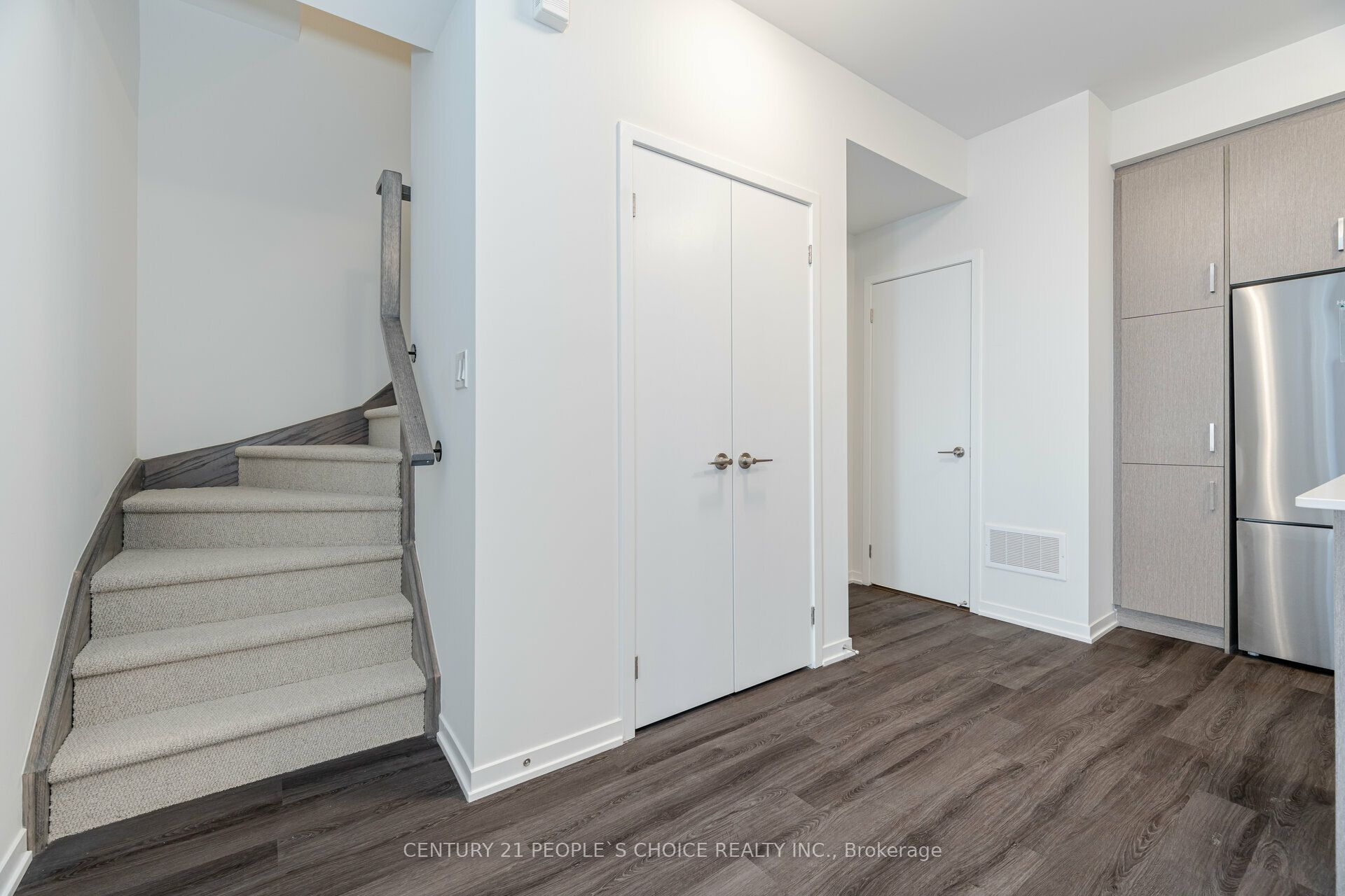 150 Honeycrisp Crescent N Th263 Property Photo 19