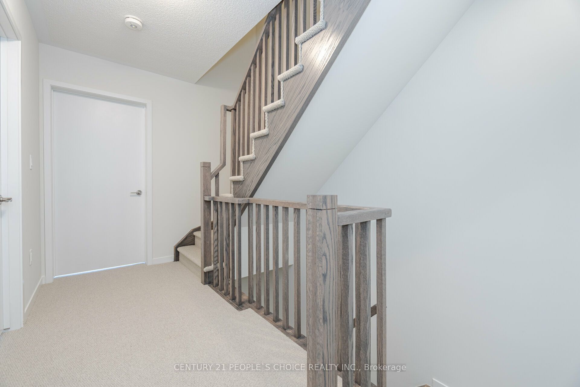 150 Honeycrisp Crescent N Th263 Property Photo 20