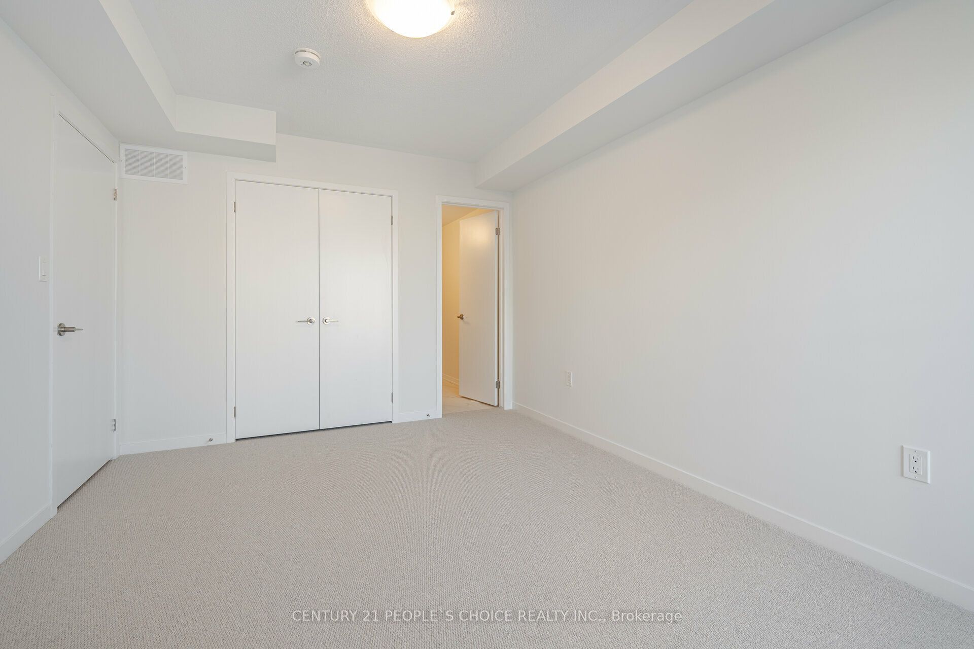 150 Honeycrisp Crescent N Th263 Property Photo 24