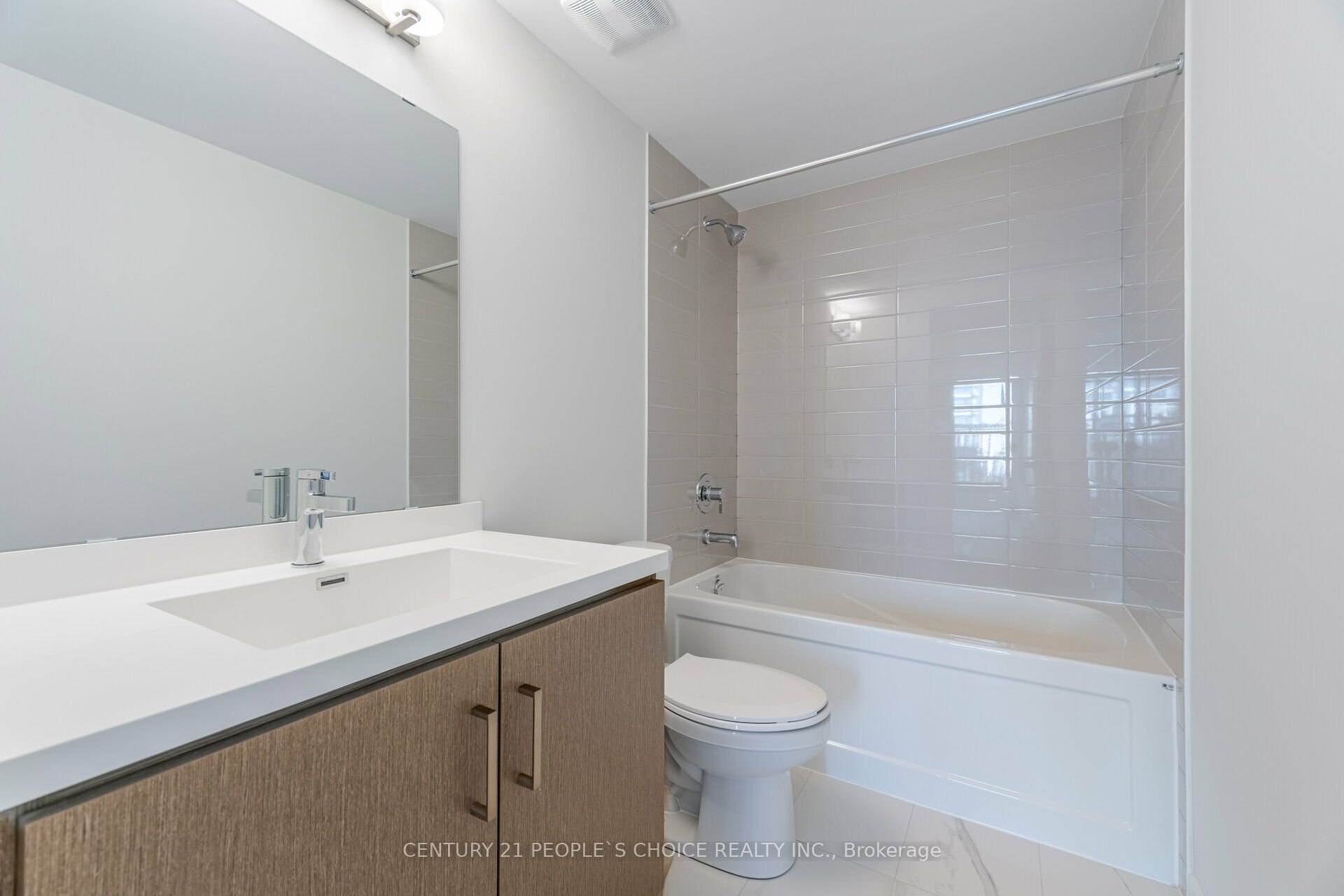 150 Honeycrisp Crescent N Th263 Property Photo 25