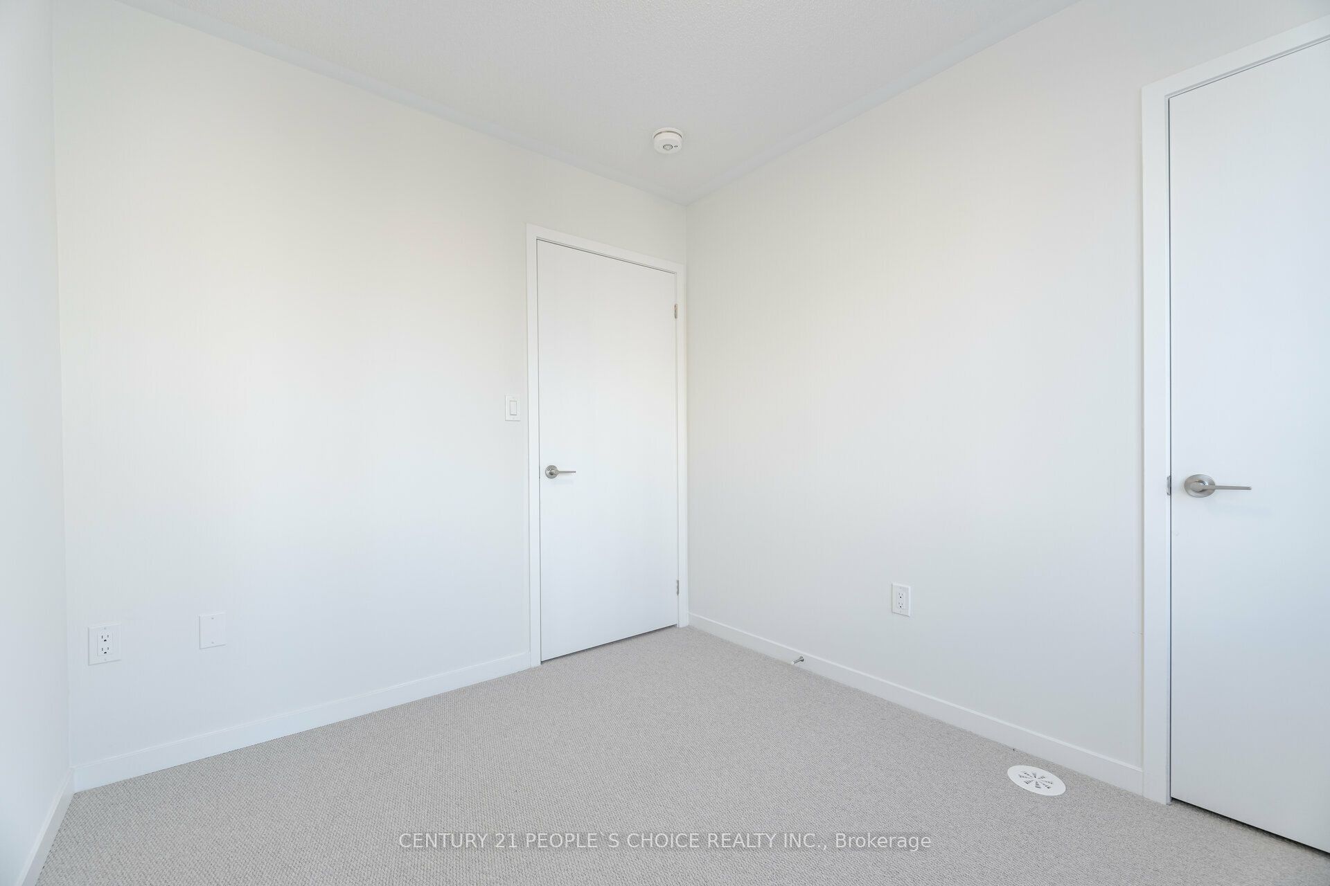 150 Honeycrisp Crescent N Th263 Property Photo 27