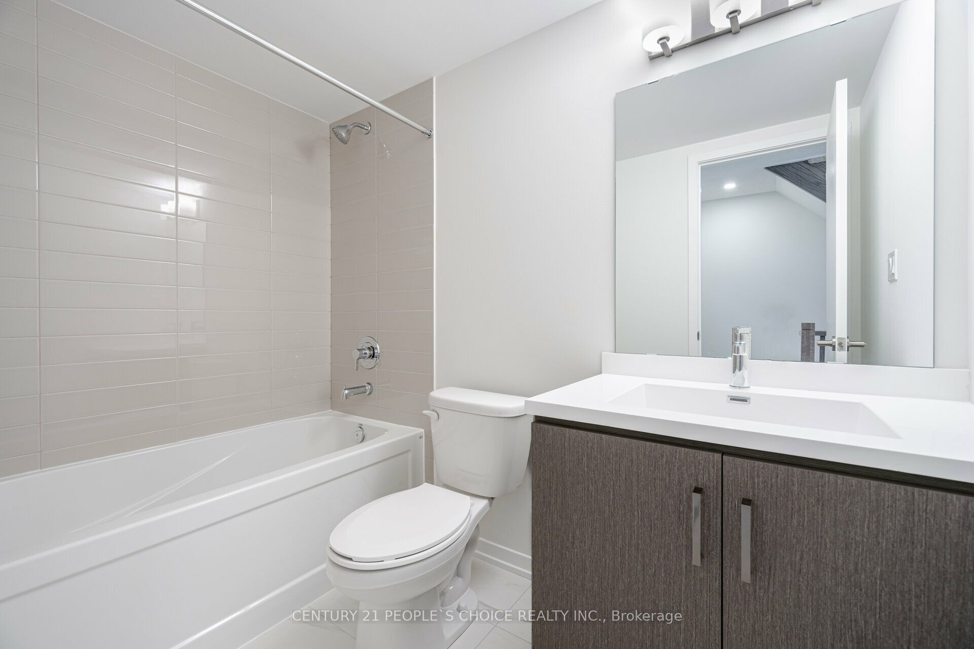 150 Honeycrisp Crescent N Th263 Property Photo 28