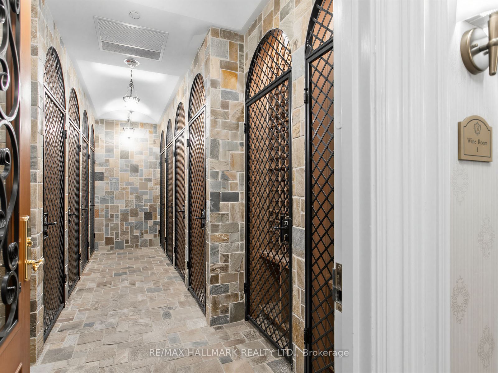 9245 Jane Street 303 Property Photo 22