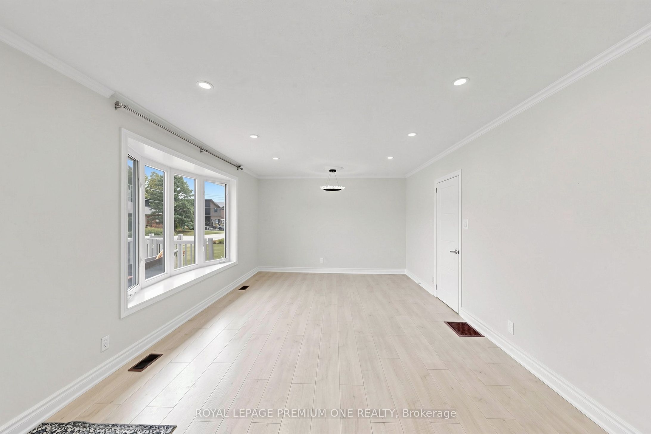 98 Thornton Avenue Property Photo 3