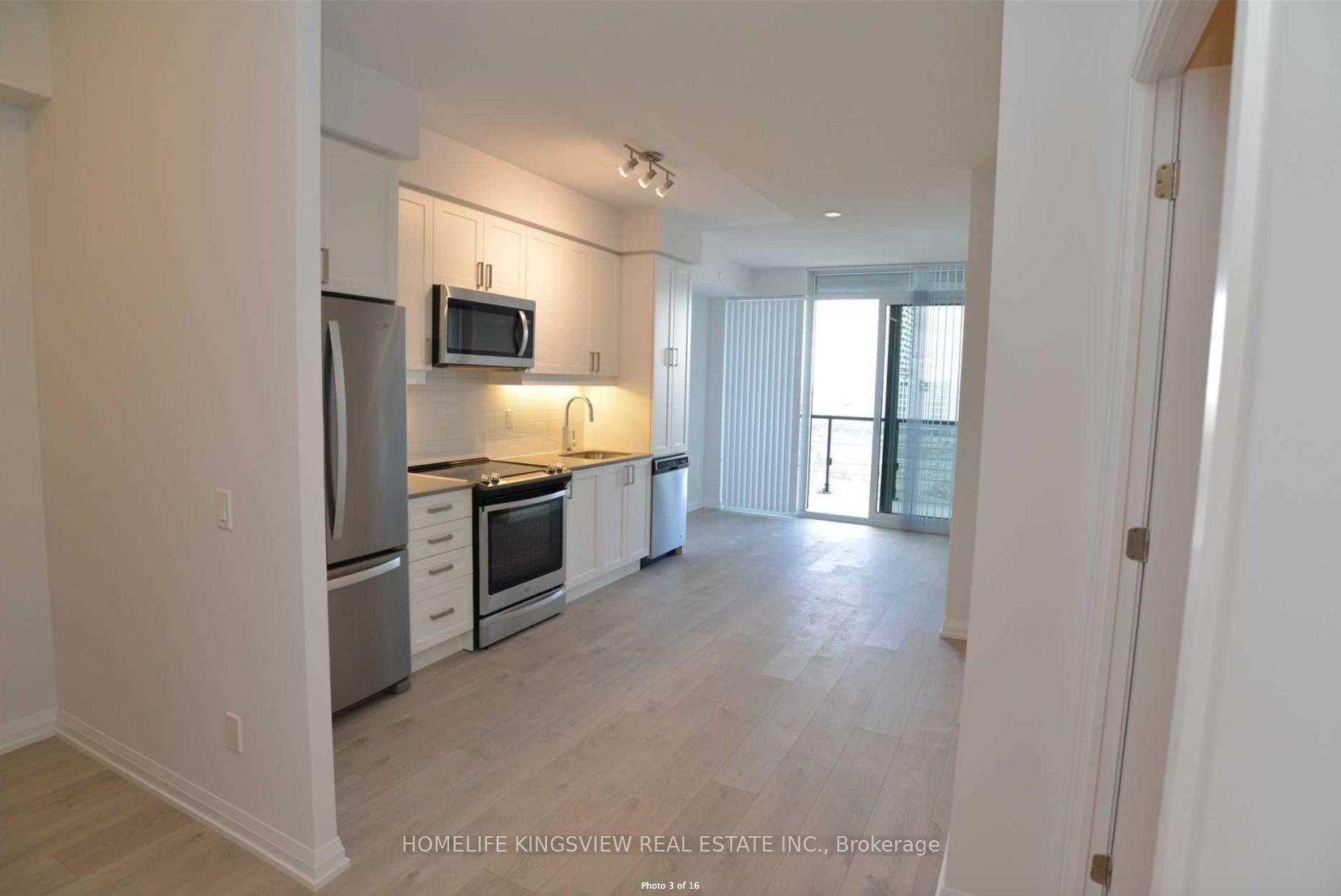 7895 Jane Street 617 Property Photo 2