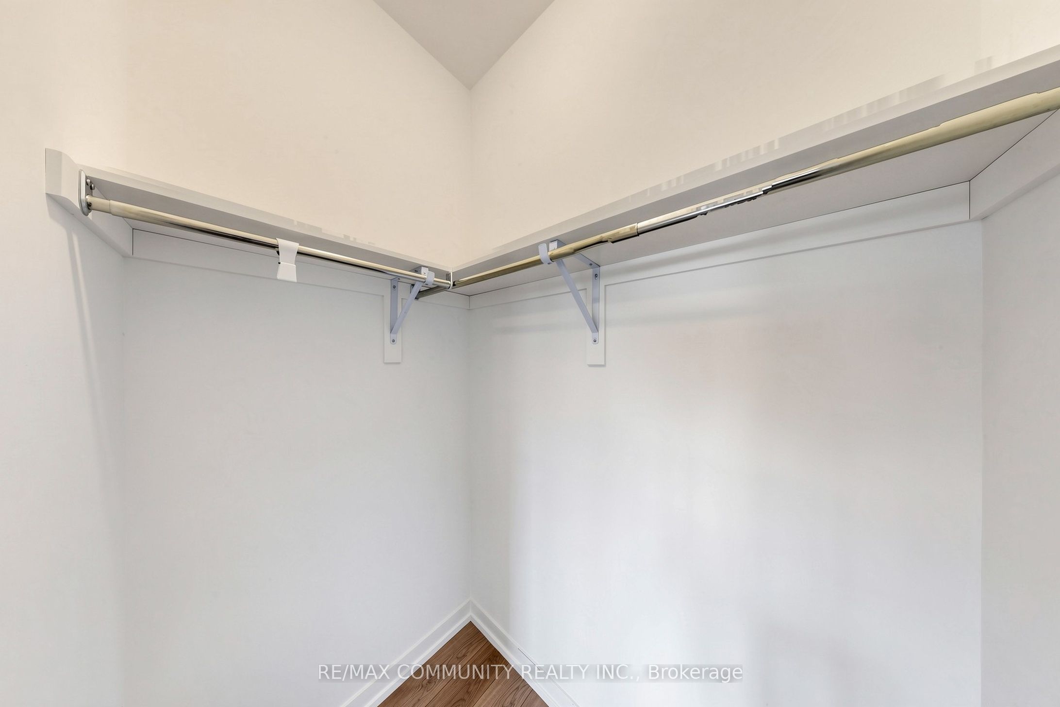 221 Harding Park Street Property Photo 6