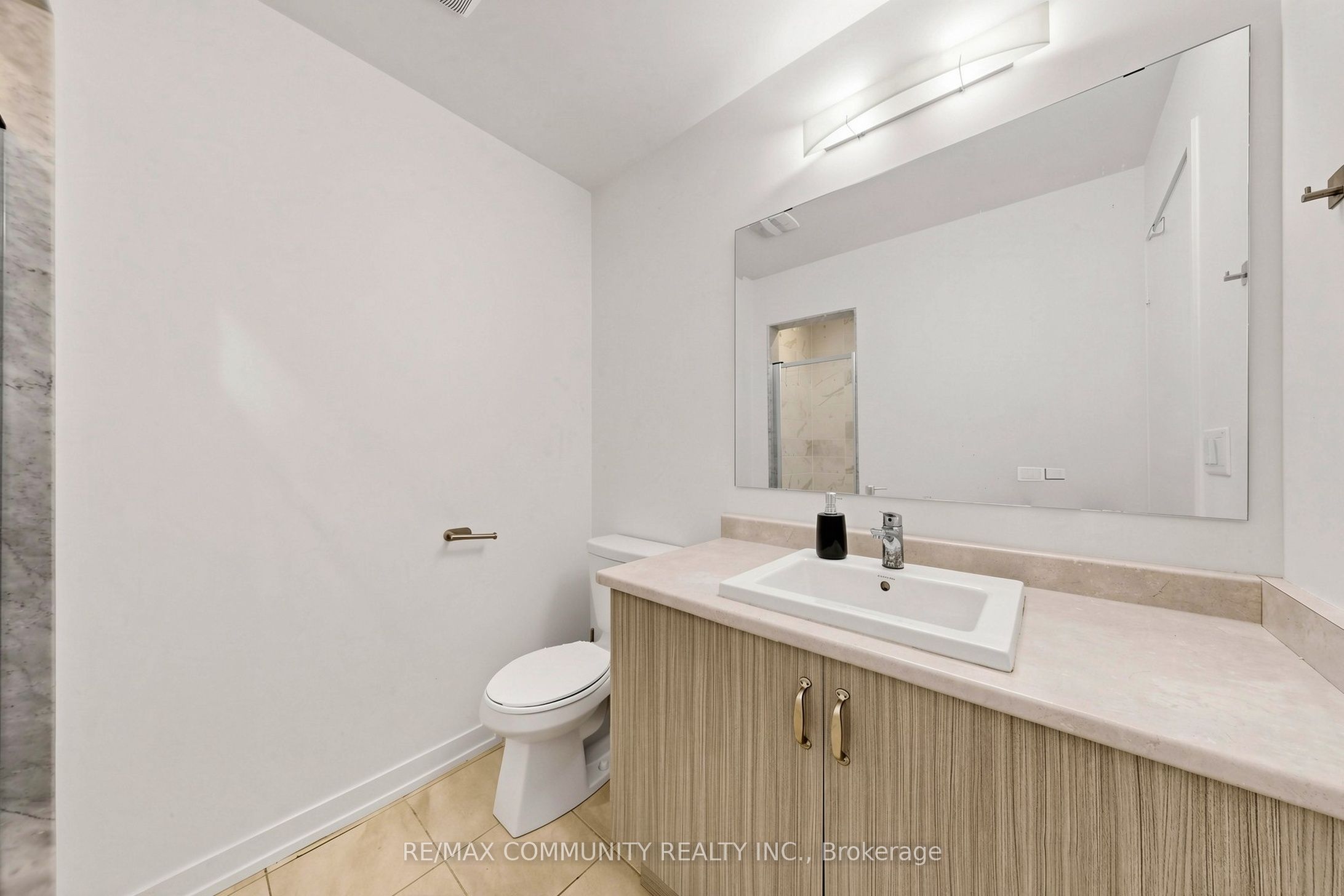 221 Harding Park Street Property Photo 7