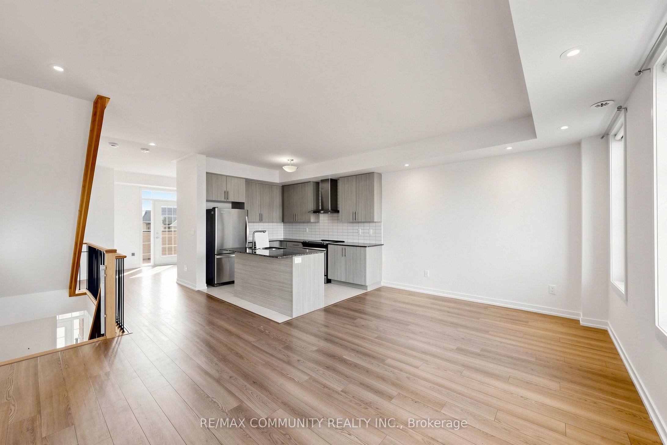 221 Harding Park Street Property Photo 12