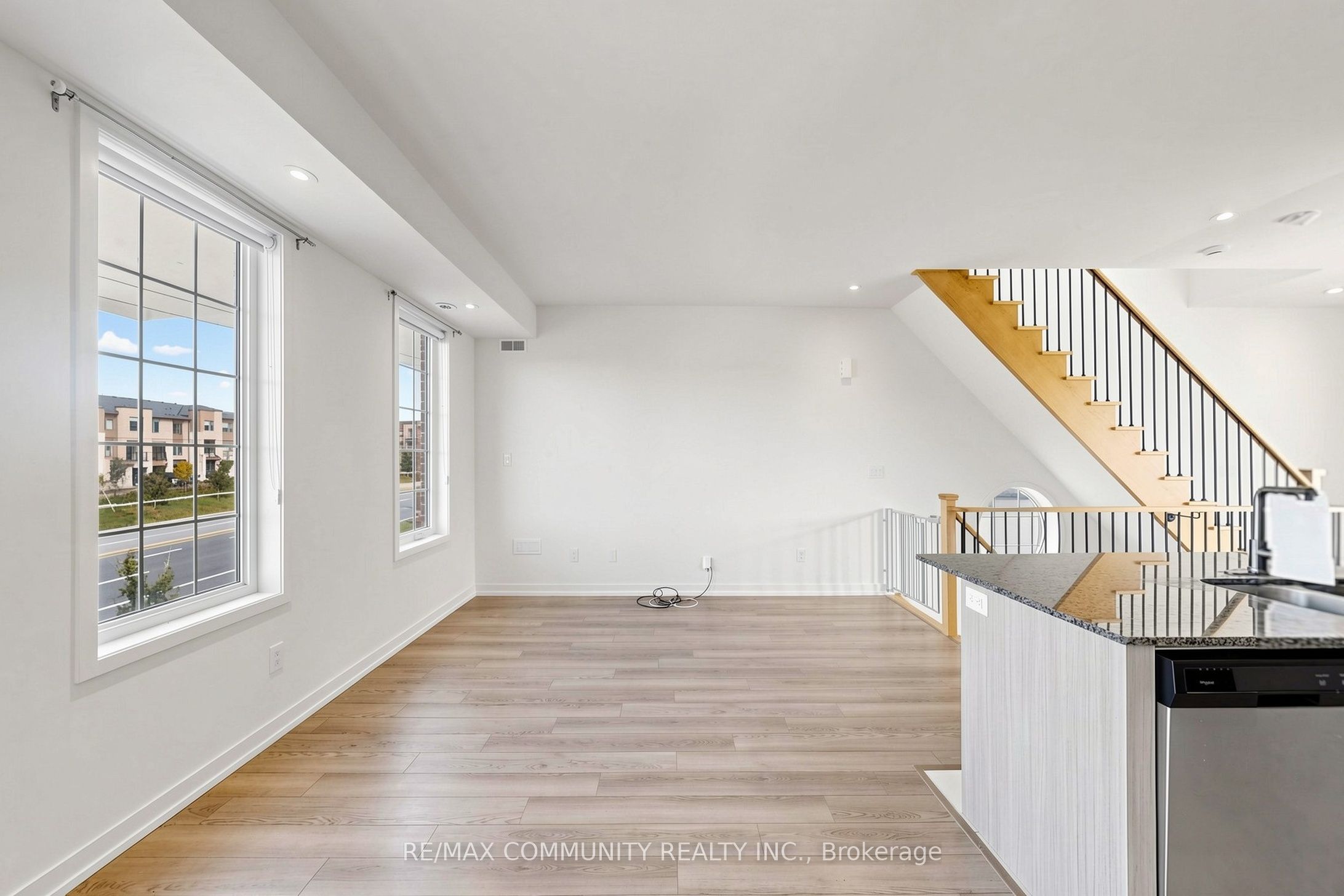 221 Harding Park Street Property Photo 14