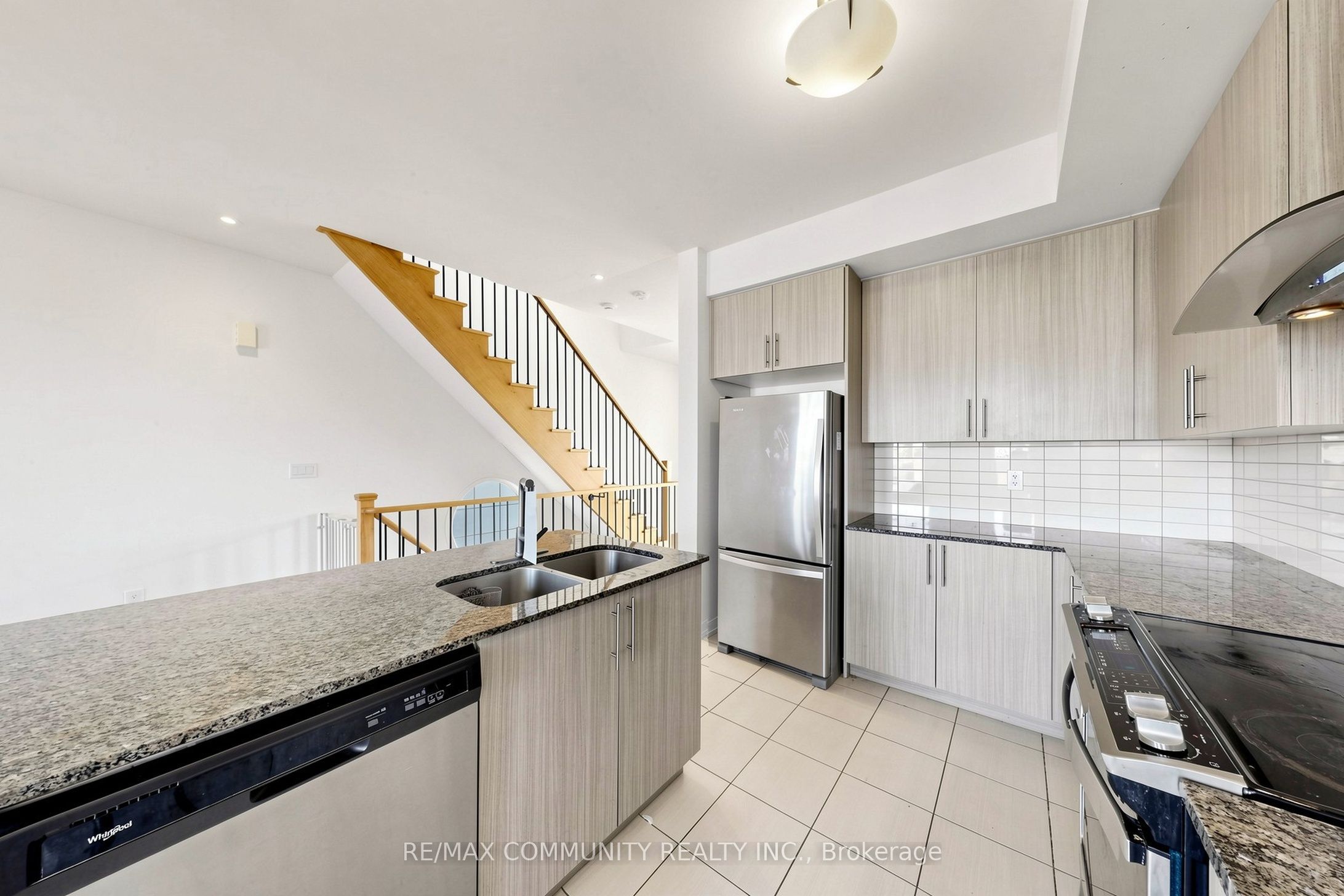 221 Harding Park Street Property Photo 17