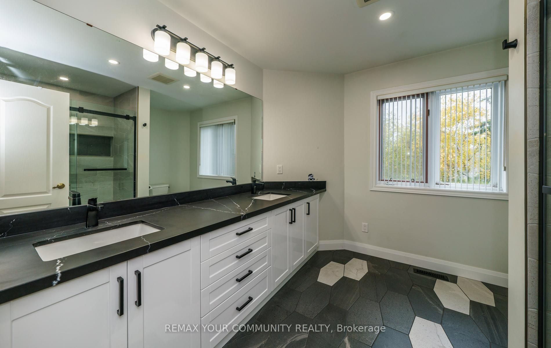 11 Hans Drive Property Photo 33