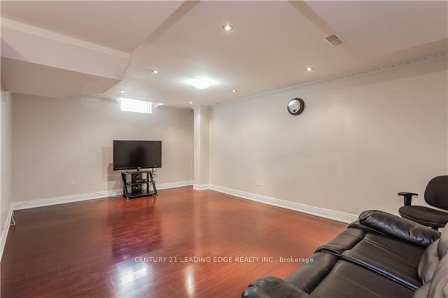 421 Elson Street Property Photo 6