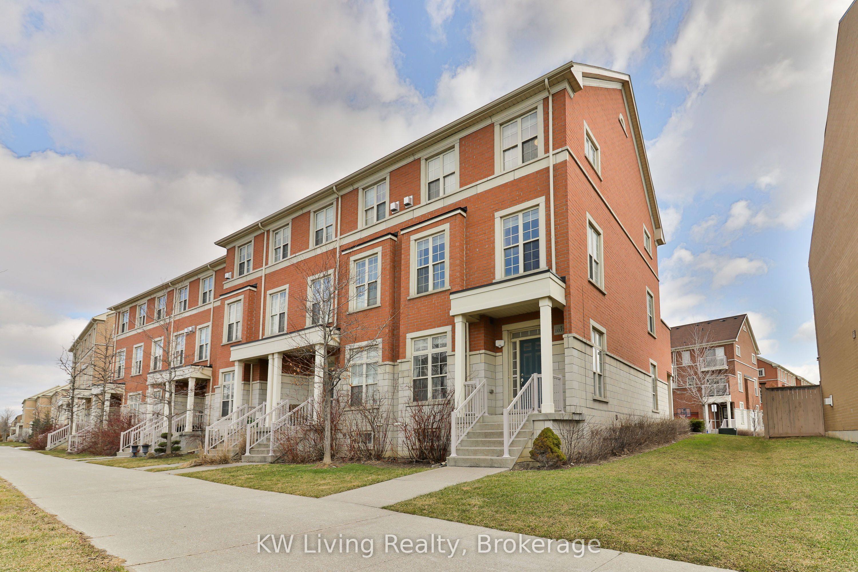 10373 Woodbine Avenue E Property Photo 1