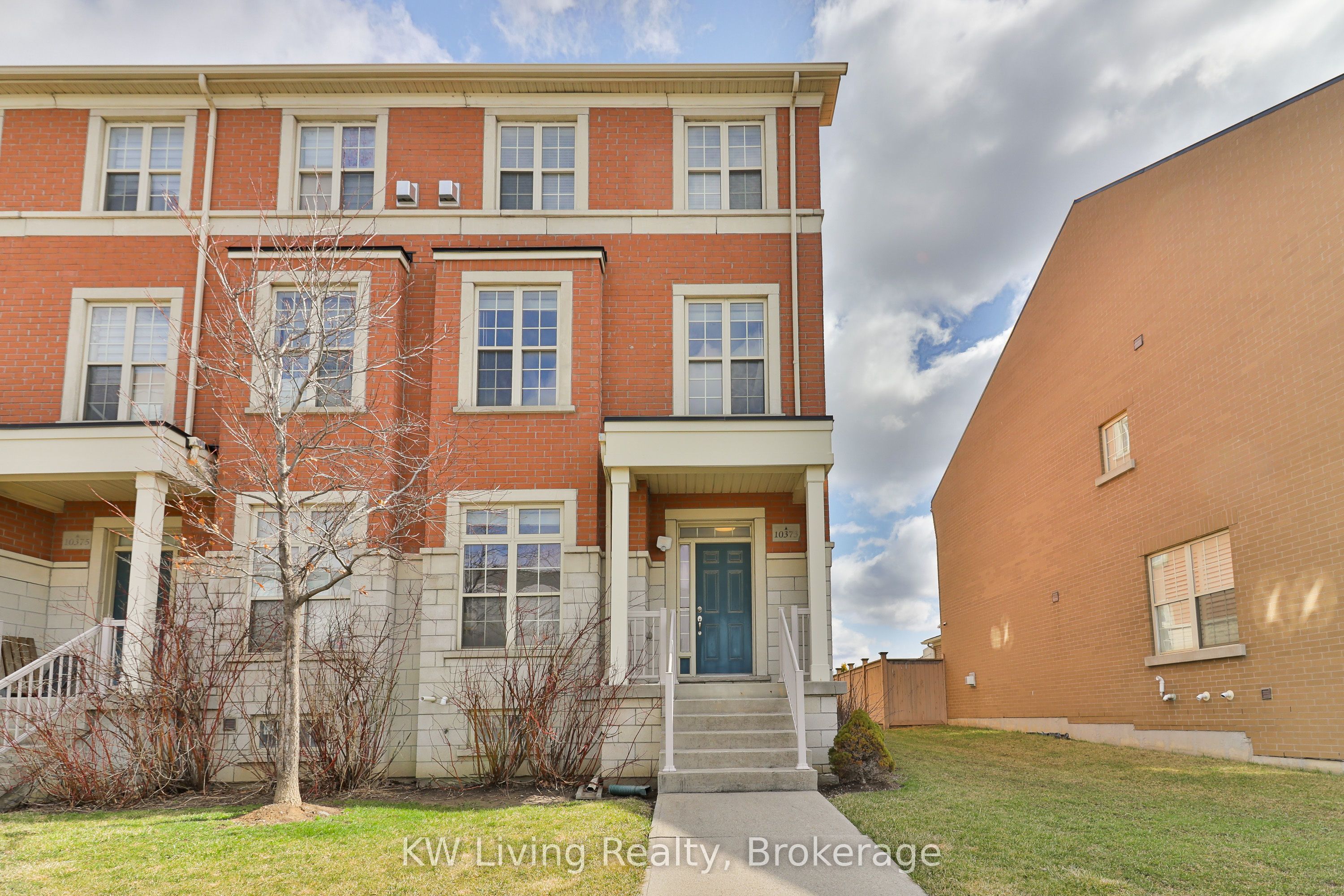 10373 Woodbine Avenue E Property Photo 2