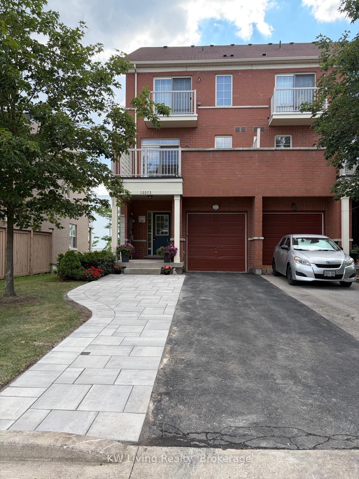 10373 Woodbine Avenue E Property Photo 3