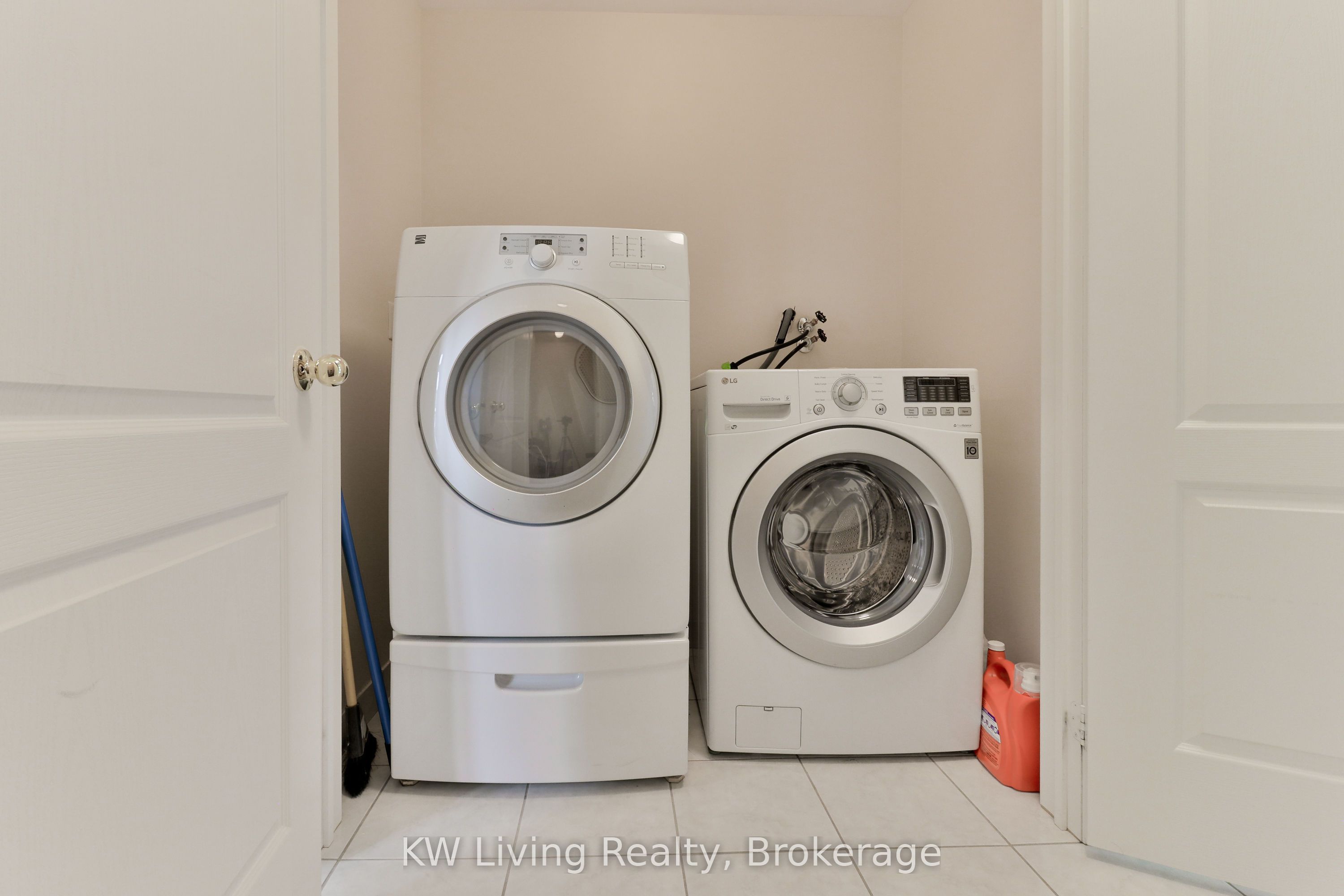 10373 Woodbine Avenue E Property Photo 8